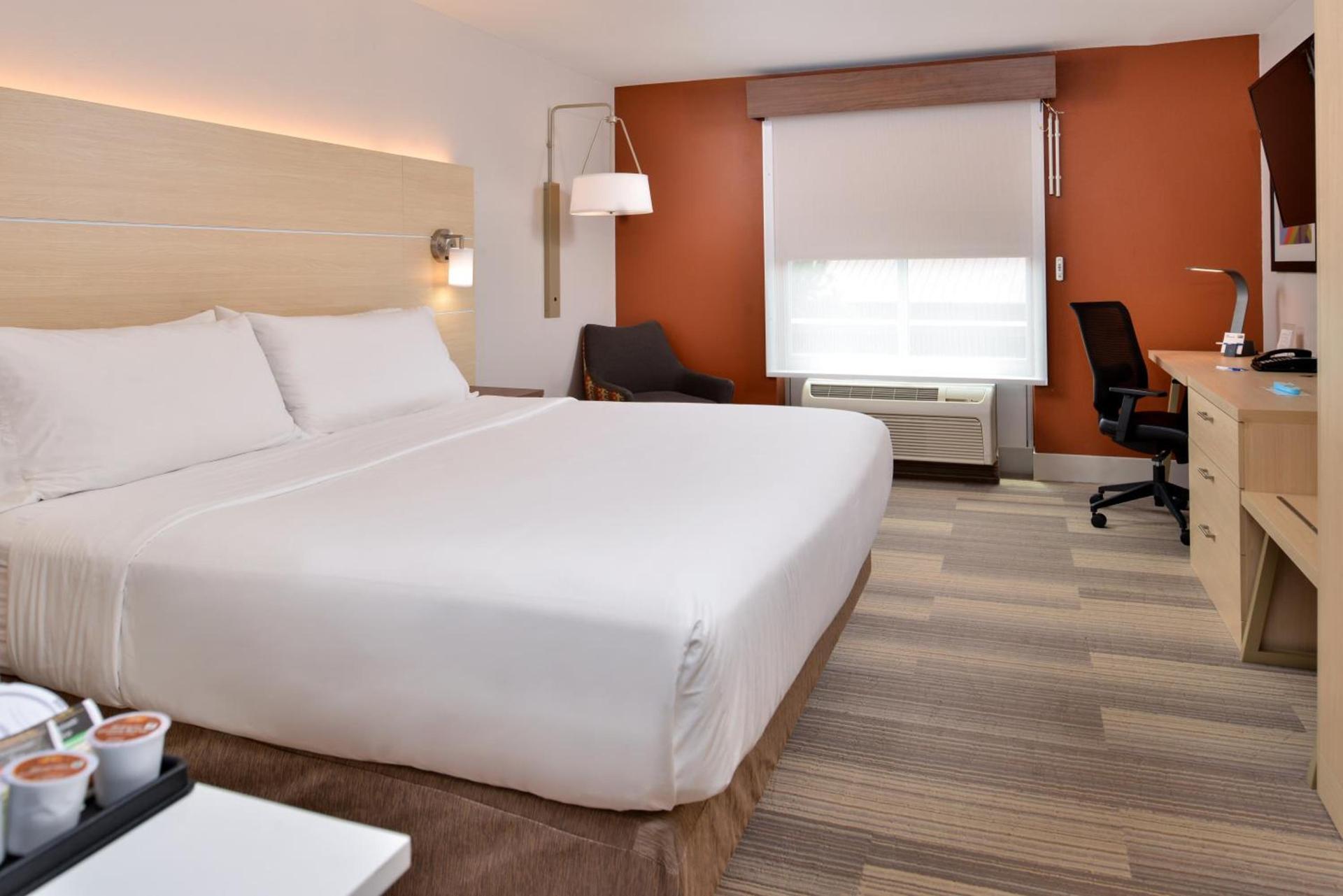 Holiday Inn Express Hotel & Suites Cincinnati - Mason by IHG photo 29