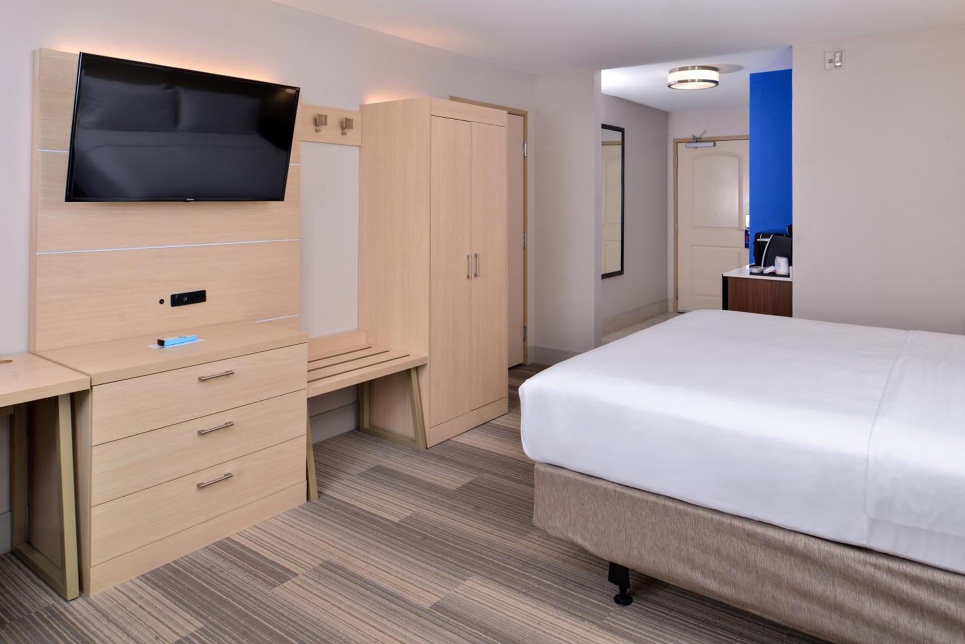 Holiday Inn Express Hotel & Suites Cincinnati - Mason by IHG photo 20