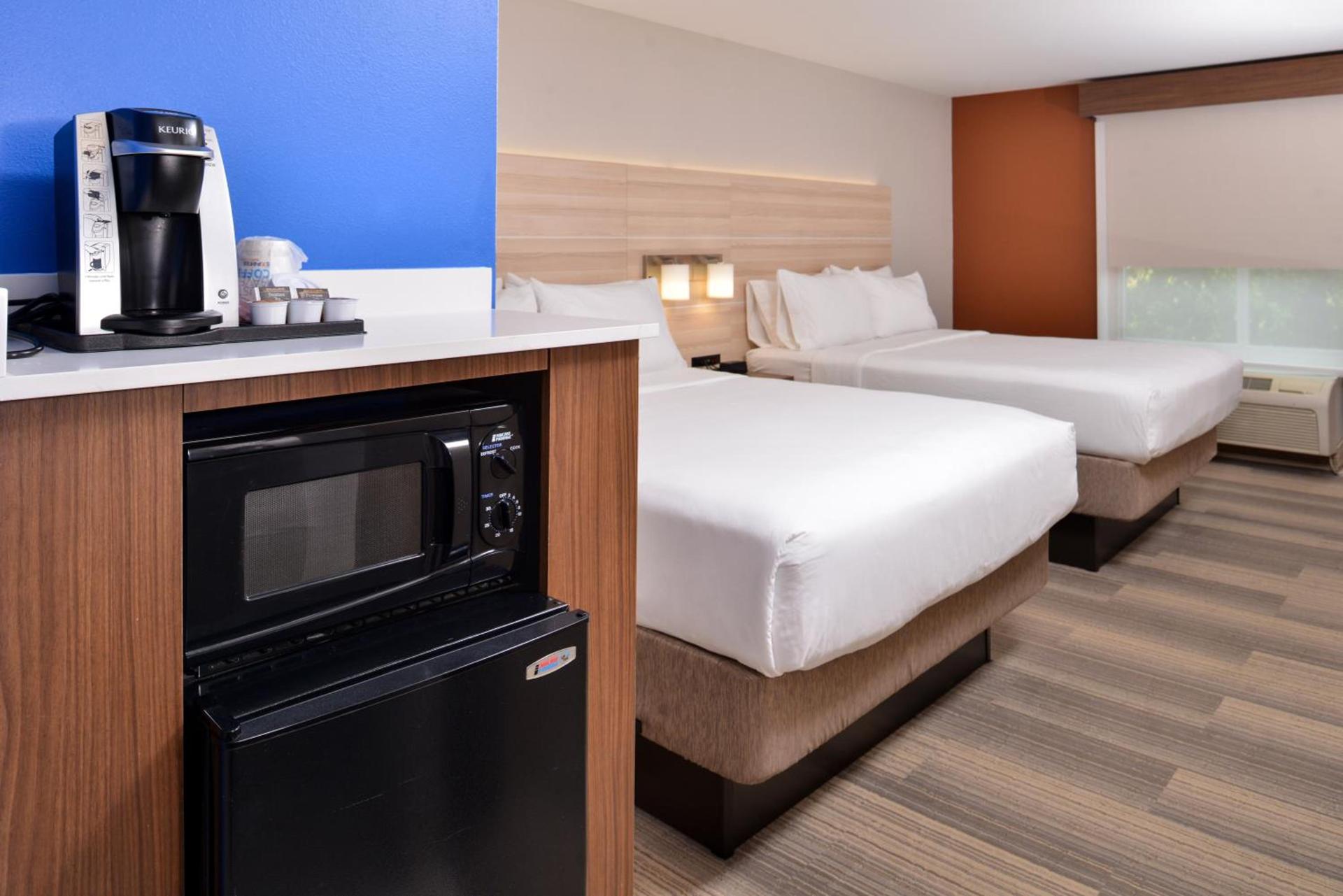 Holiday Inn Express Hotel & Suites Cincinnati - Mason by IHG photo 15
