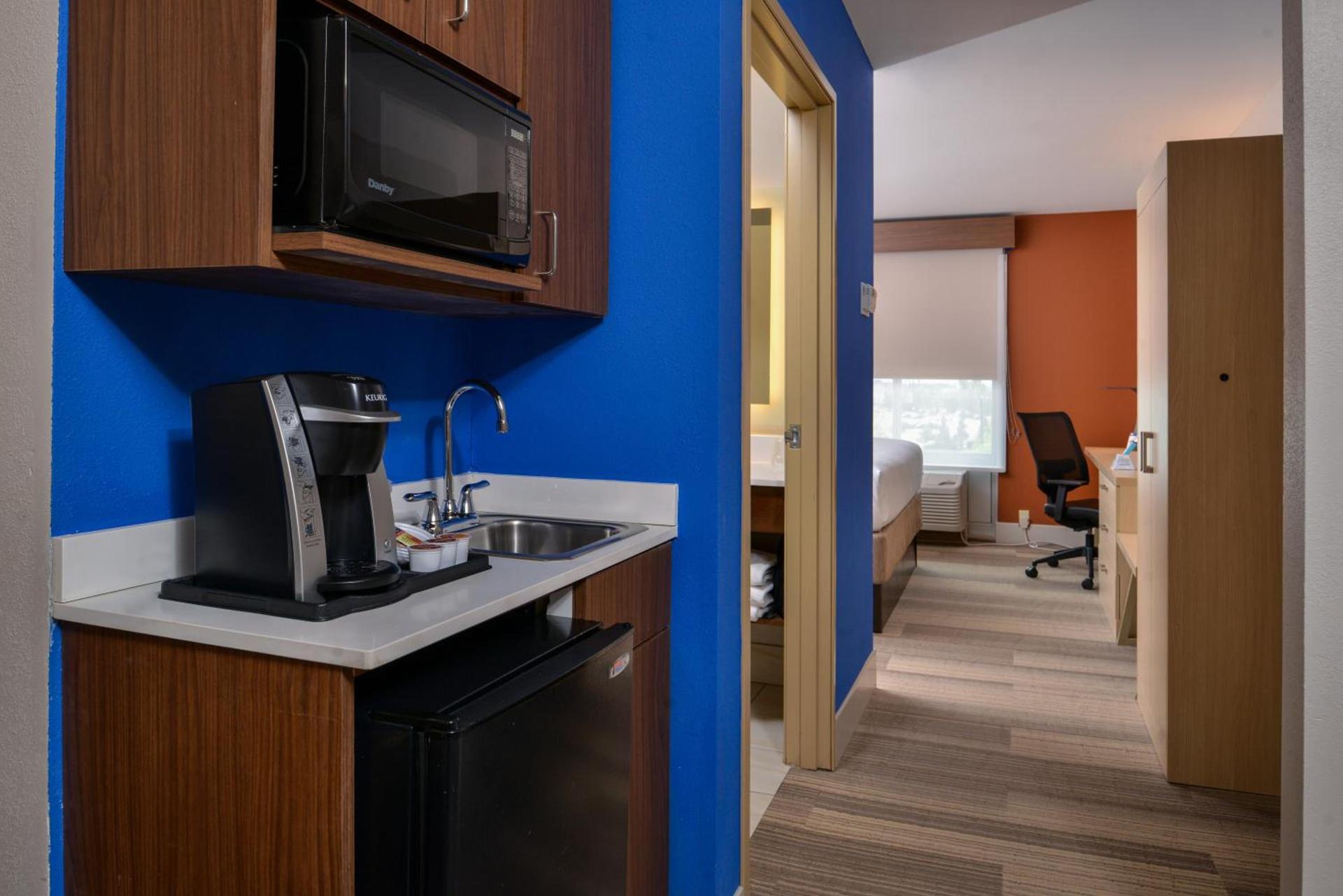 Holiday Inn Express Hotel & Suites Cincinnati - Mason by IHG photo 36