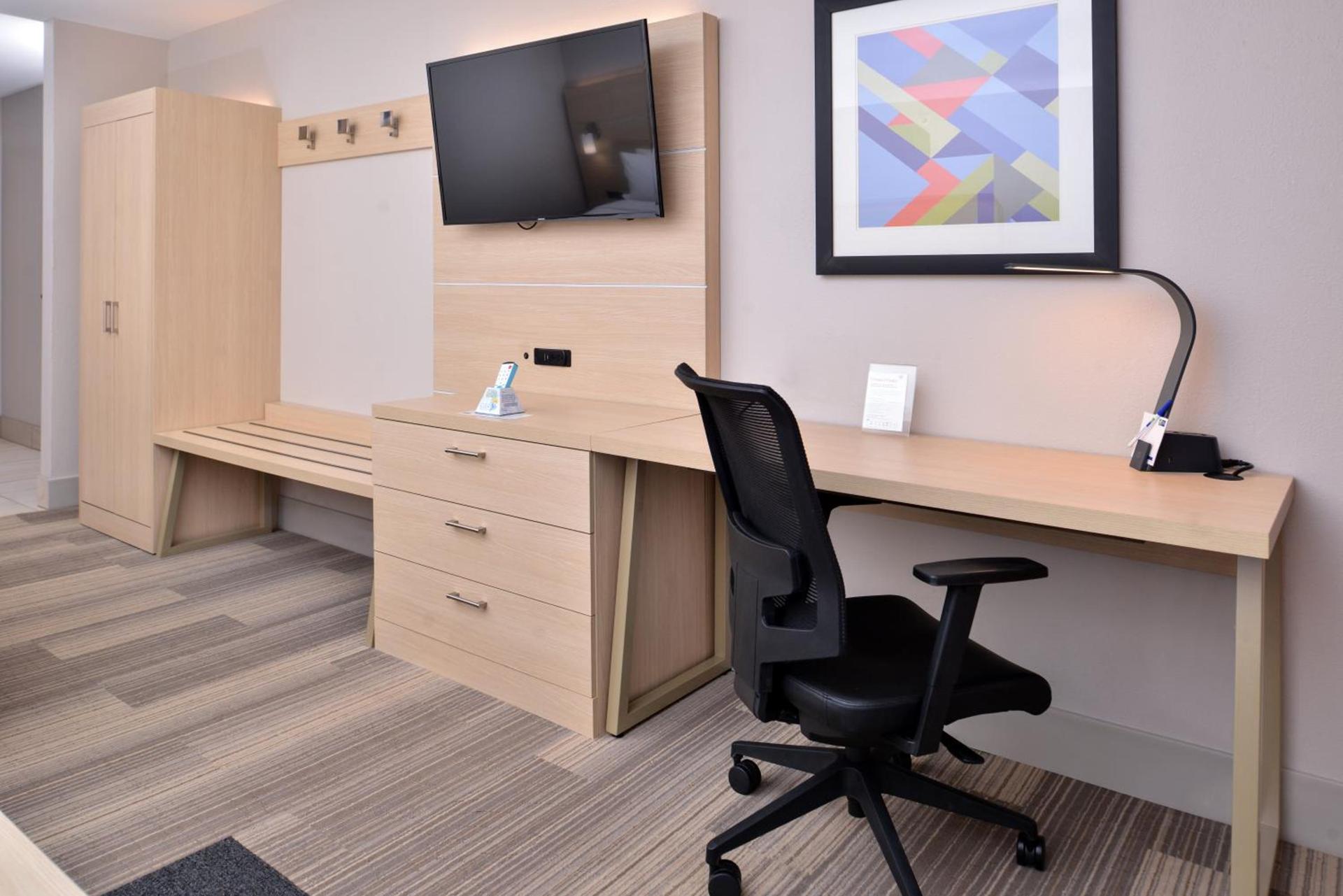 Holiday Inn Express Hotel & Suites Cincinnati - Mason by IHG photo 38