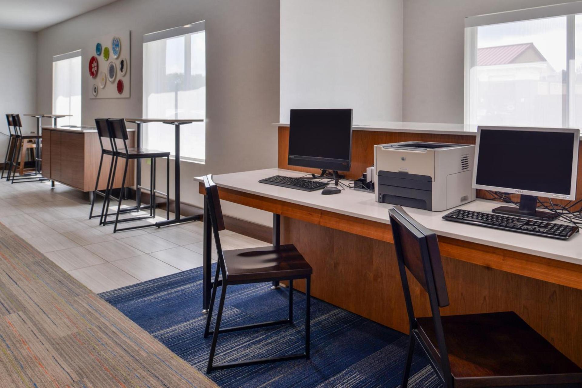Holiday Inn Express Hotel & Suites Cincinnati - Mason by IHG photo 44