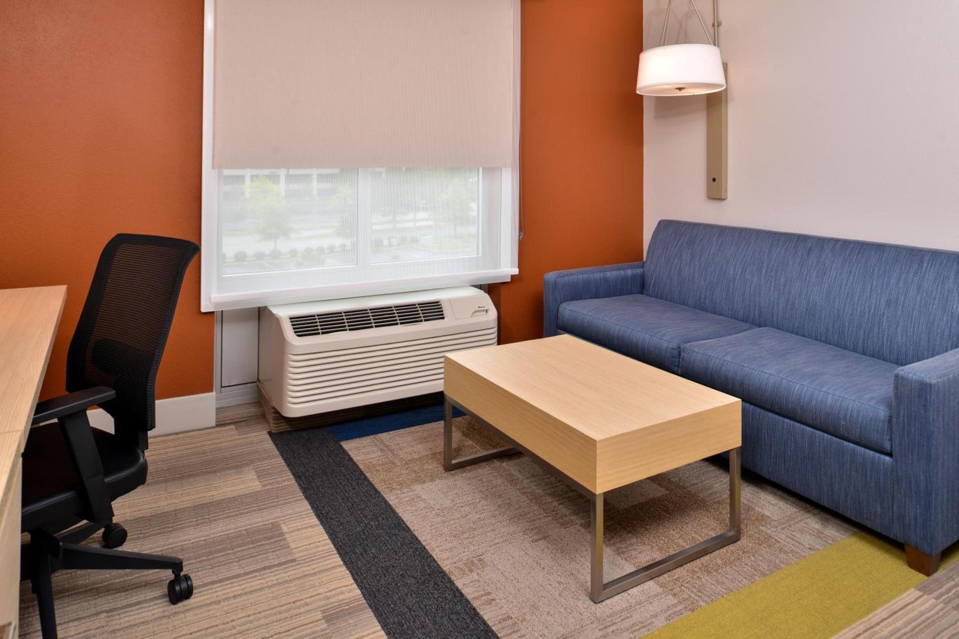 Holiday Inn Express Hotel & Suites Cincinnati - Mason by IHG photo 10