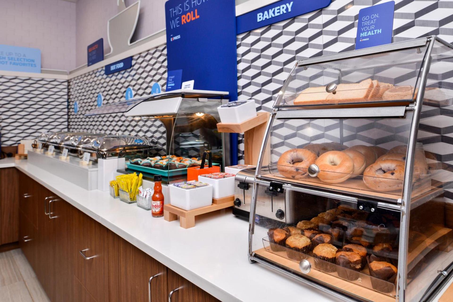 Holiday Inn Express Hotel & Suites Cincinnati - Mason by IHG photo 39