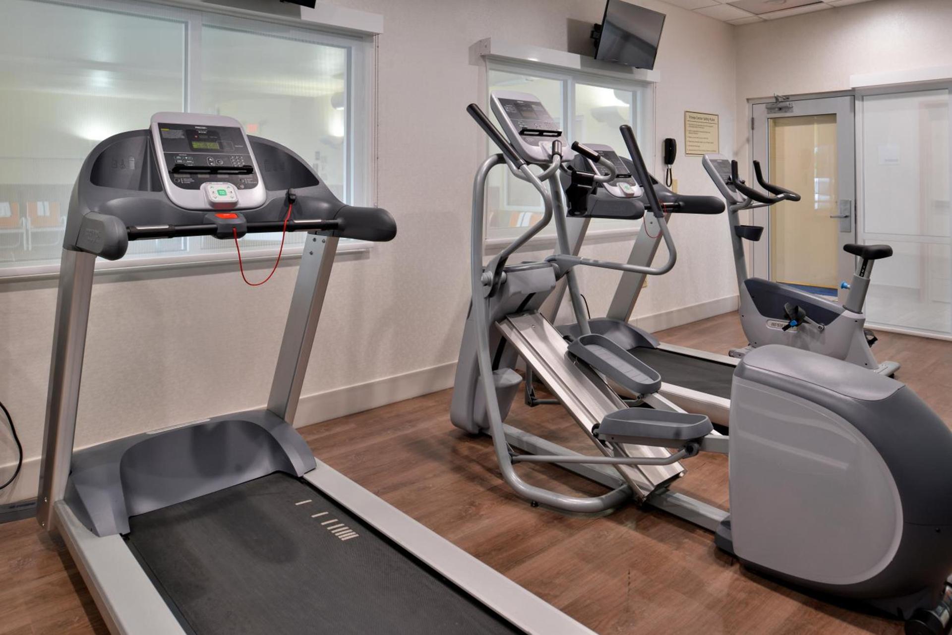 Holiday Inn Express Hotel & Suites Cincinnati - Mason by IHG photo 43