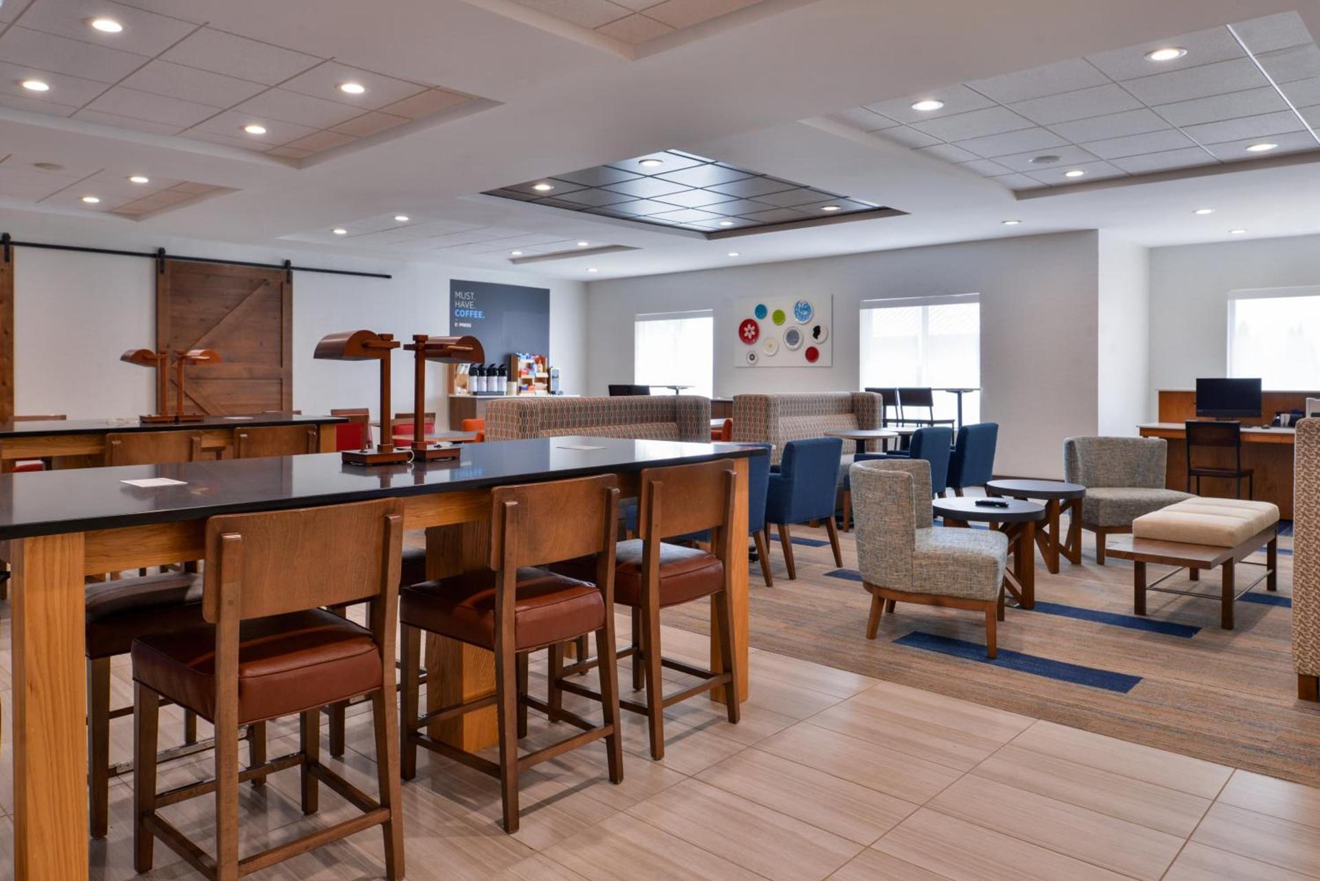Holiday Inn Express Hotel & Suites Cincinnati - Mason by IHG photo 52