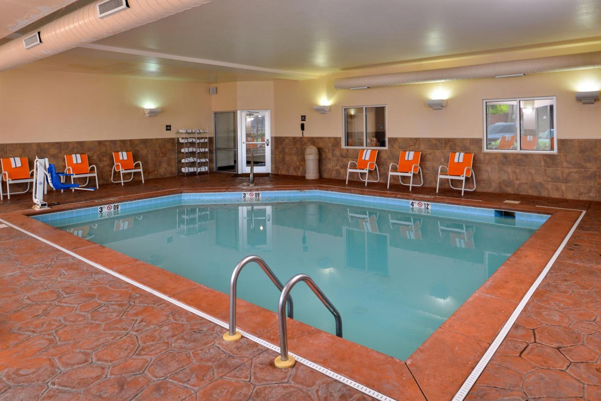 Holiday Inn Express Hotel & Suites Cincinnati - Mason by IHG photo 6