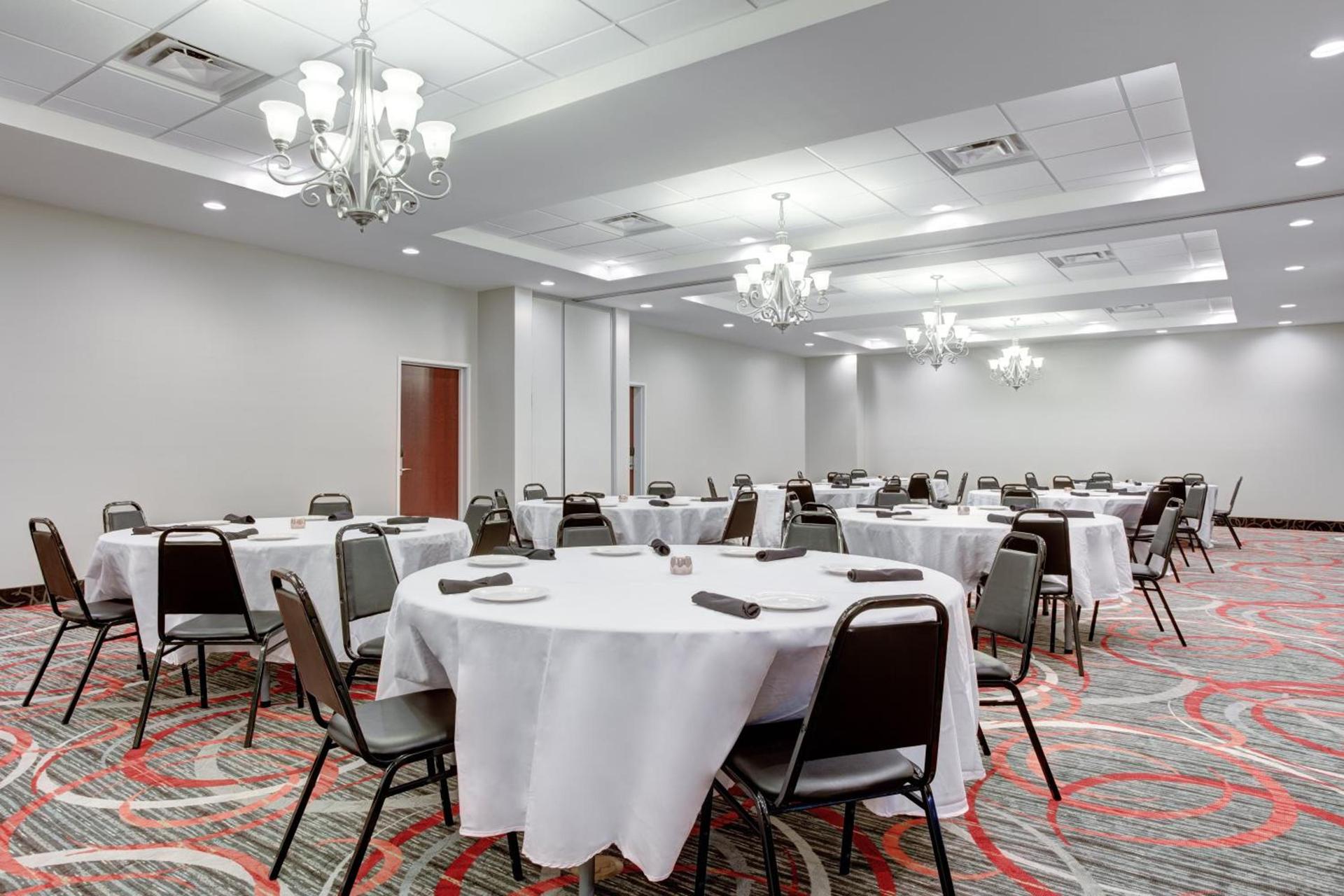 Holiday Inn & Suites Lafayette North by IHG photo 22