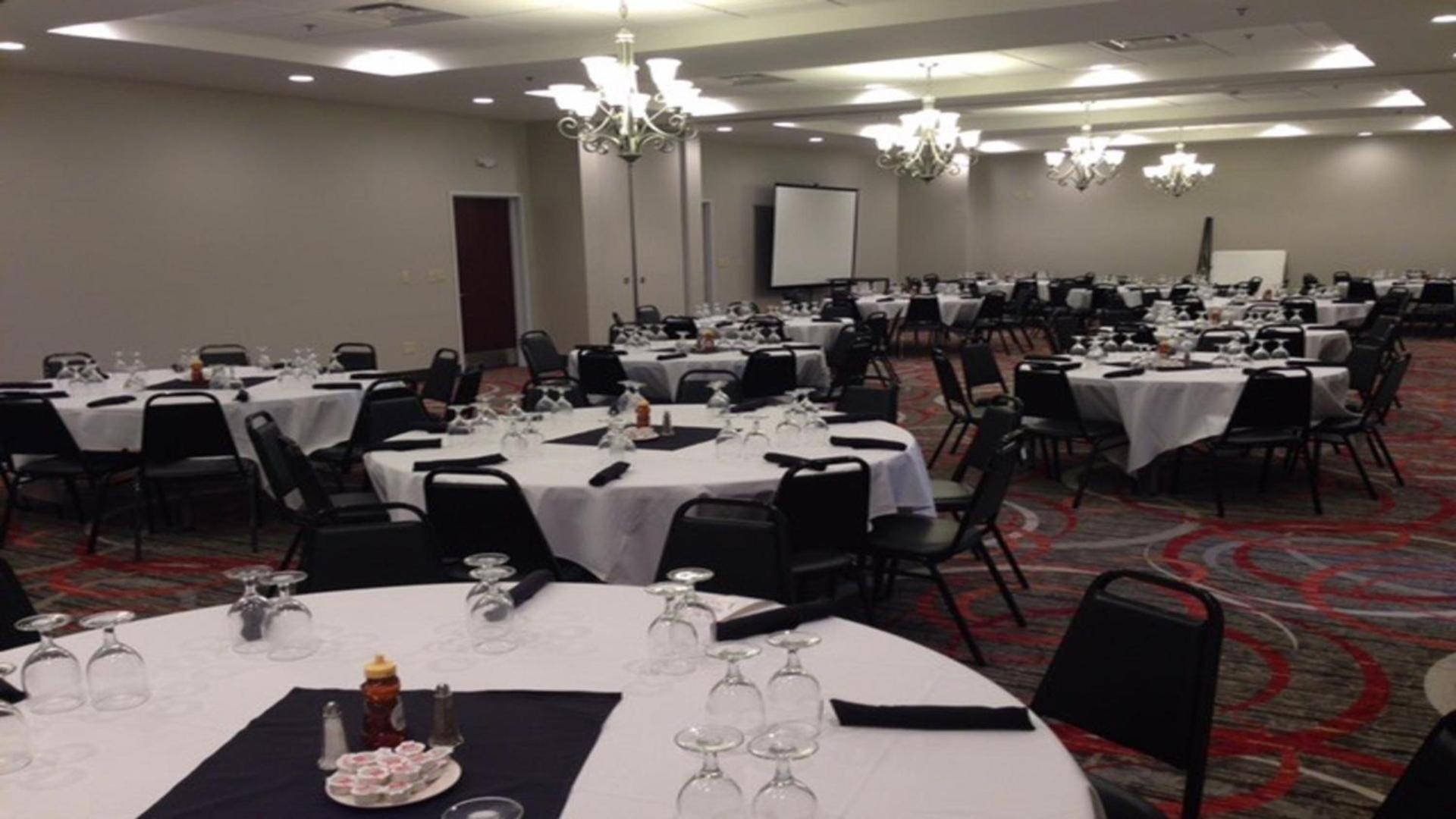 Holiday Inn & Suites Lafayette North by IHG photo 25