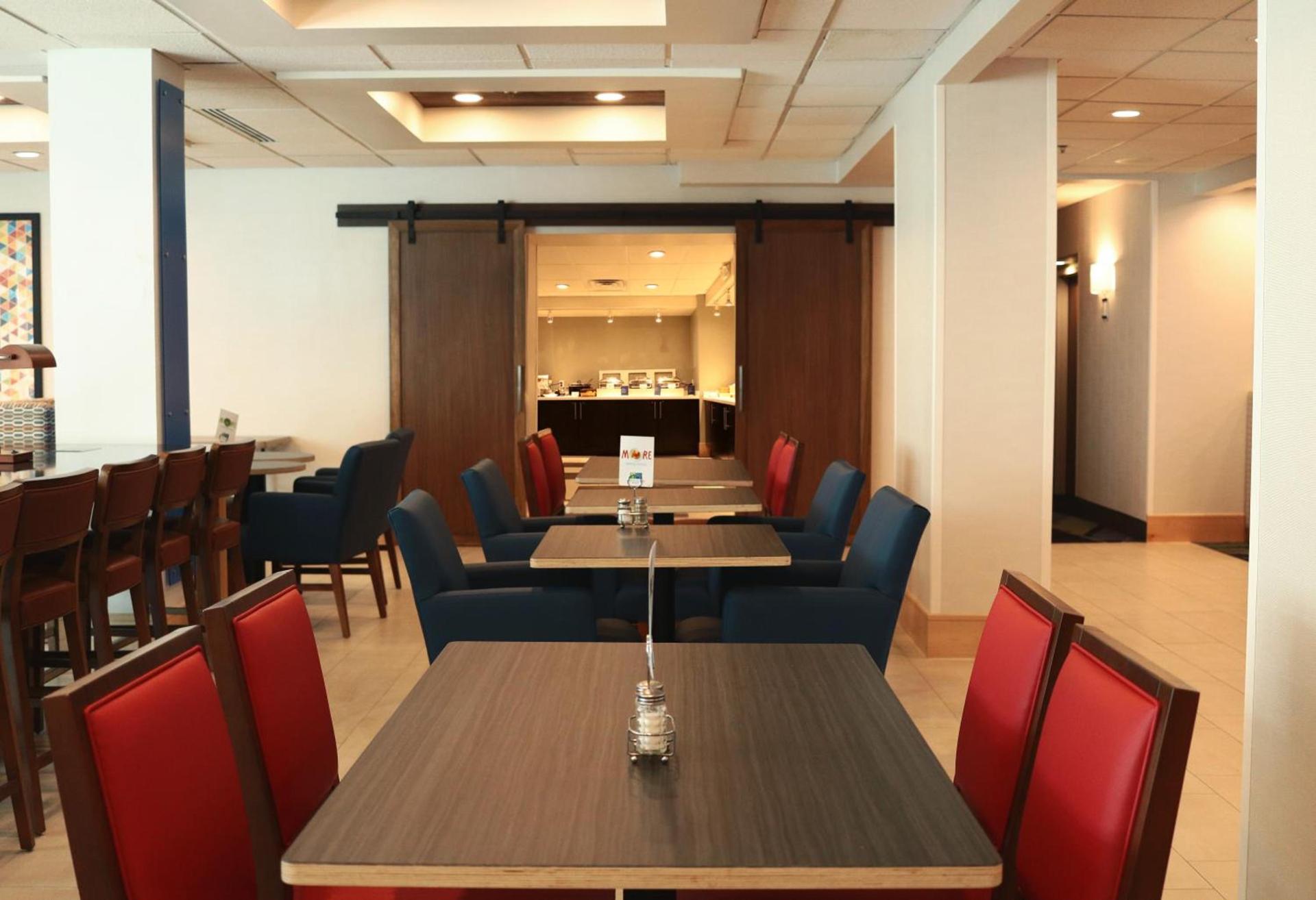 Holiday Inn Express & Suites Columbia-I-26 @ Harbison Blvd by IHG photo 26