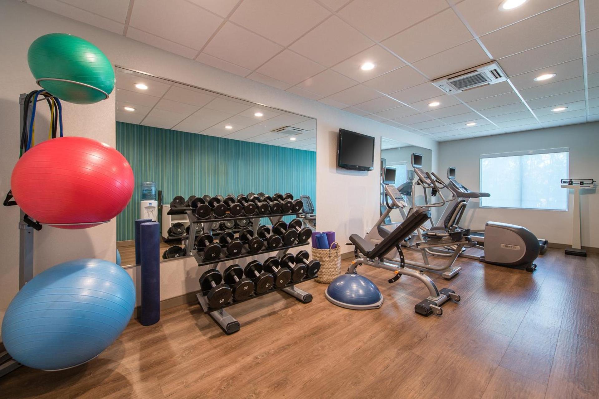 Holiday Inn Express & Suites Columbia-I-26 @ Harbison Blvd by IHG photo 25