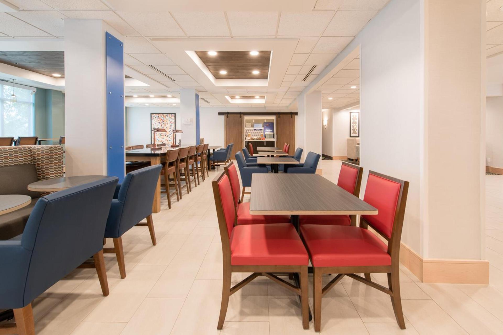 Holiday Inn Express & Suites Columbia-I-26 @ Harbison Blvd by IHG photo 14