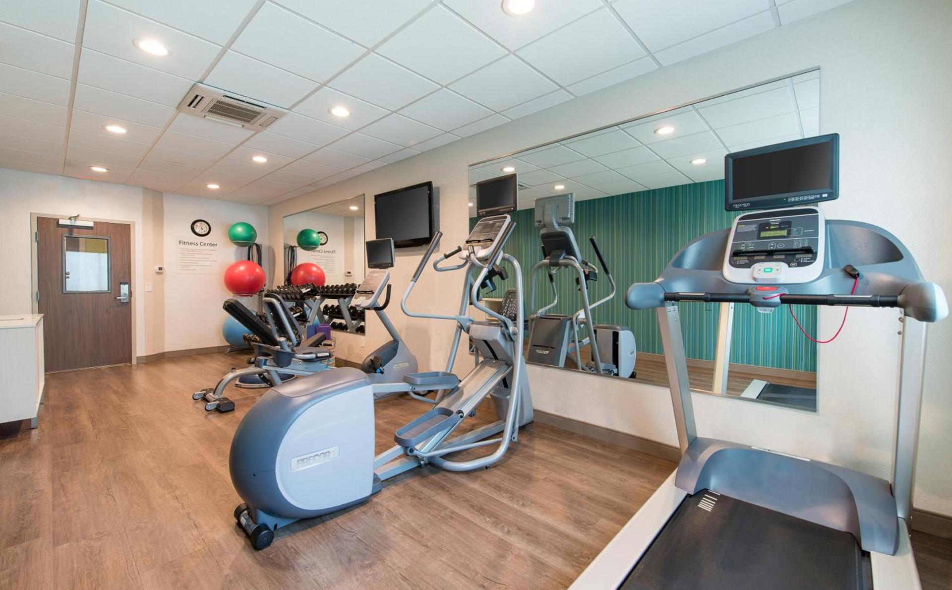 Holiday Inn Express & Suites Columbia-I-26 @ Harbison Blvd by IHG photo 22