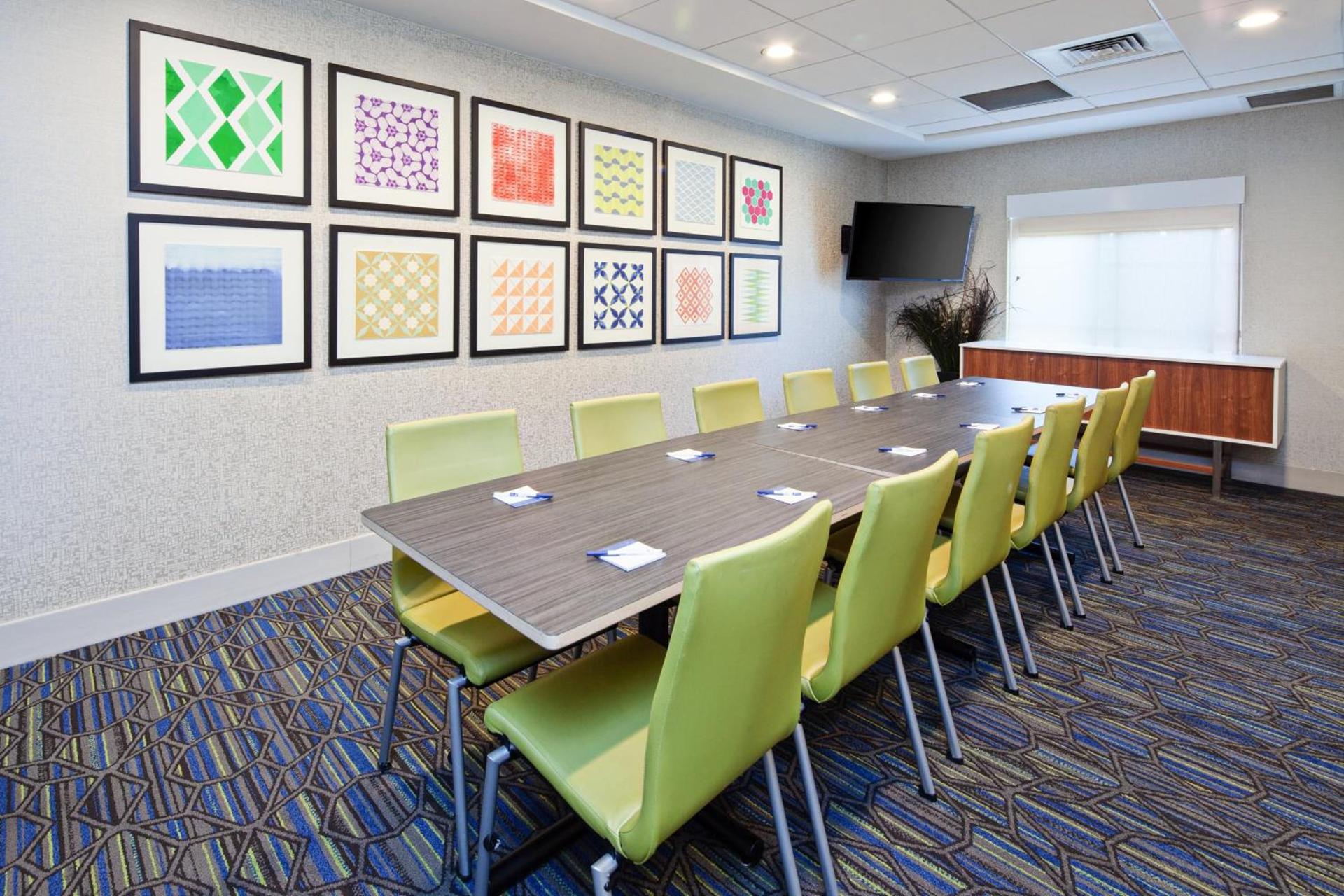 Holiday Inn Express & Suites Clovis Fresno Area by IHG photo 5