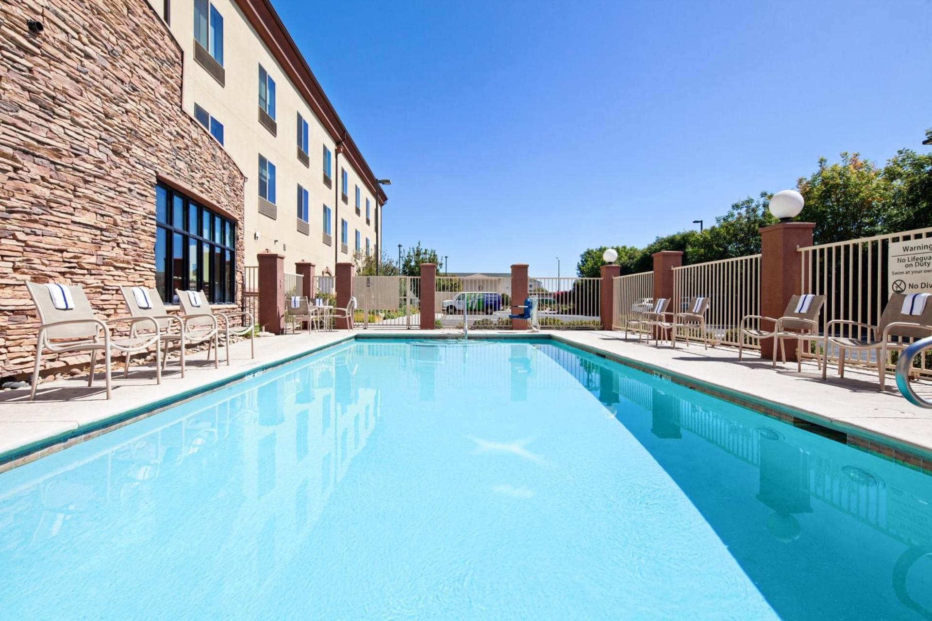 Holiday Inn Express & Suites Clovis Fresno Area by IHG photo 25