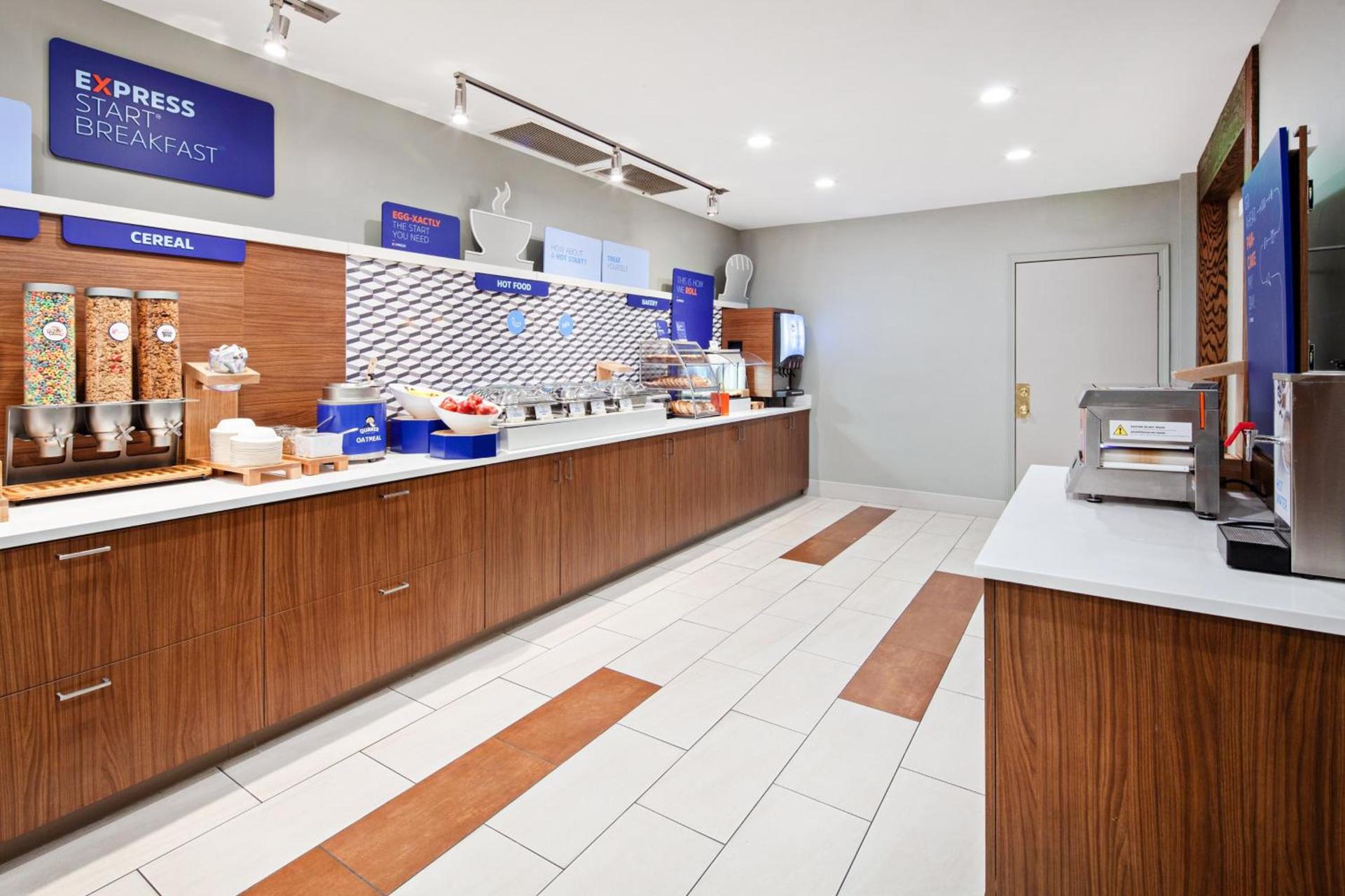Holiday Inn Express & Suites Clovis Fresno Area by IHG photo 10