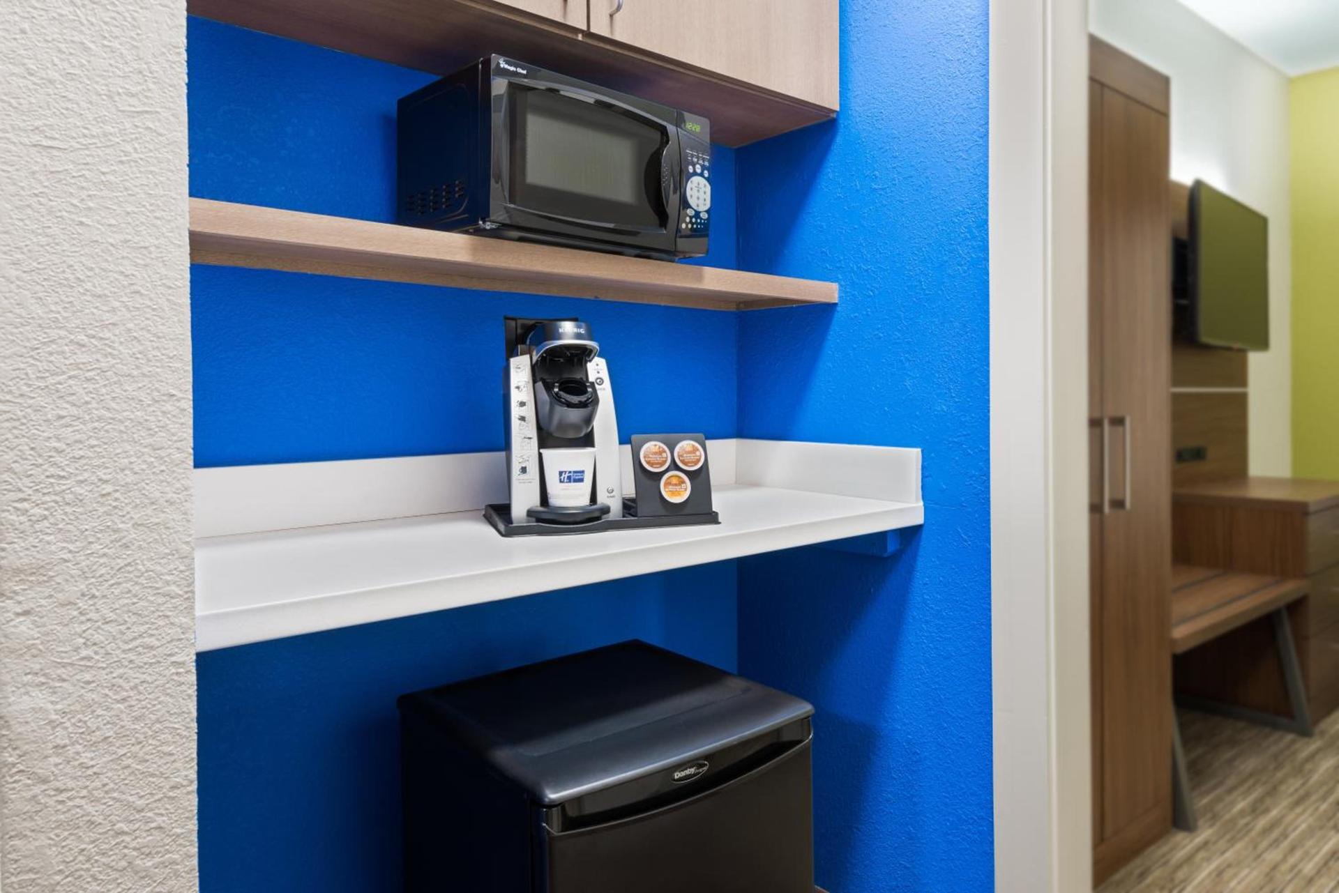 Holiday Inn Express & Suites - Columbus Airport East by IHG photo 33