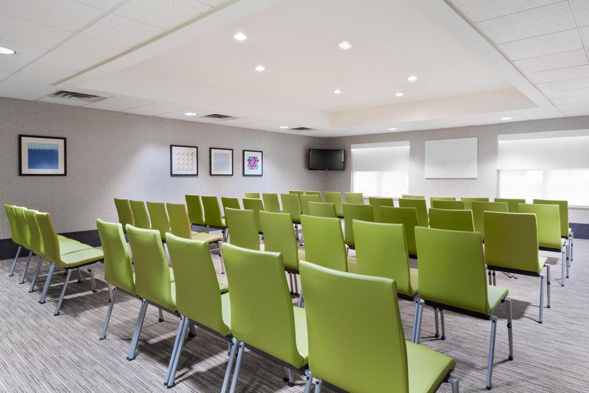 Holiday Inn Express & Suites - Columbus Airport East by IHG photo 48