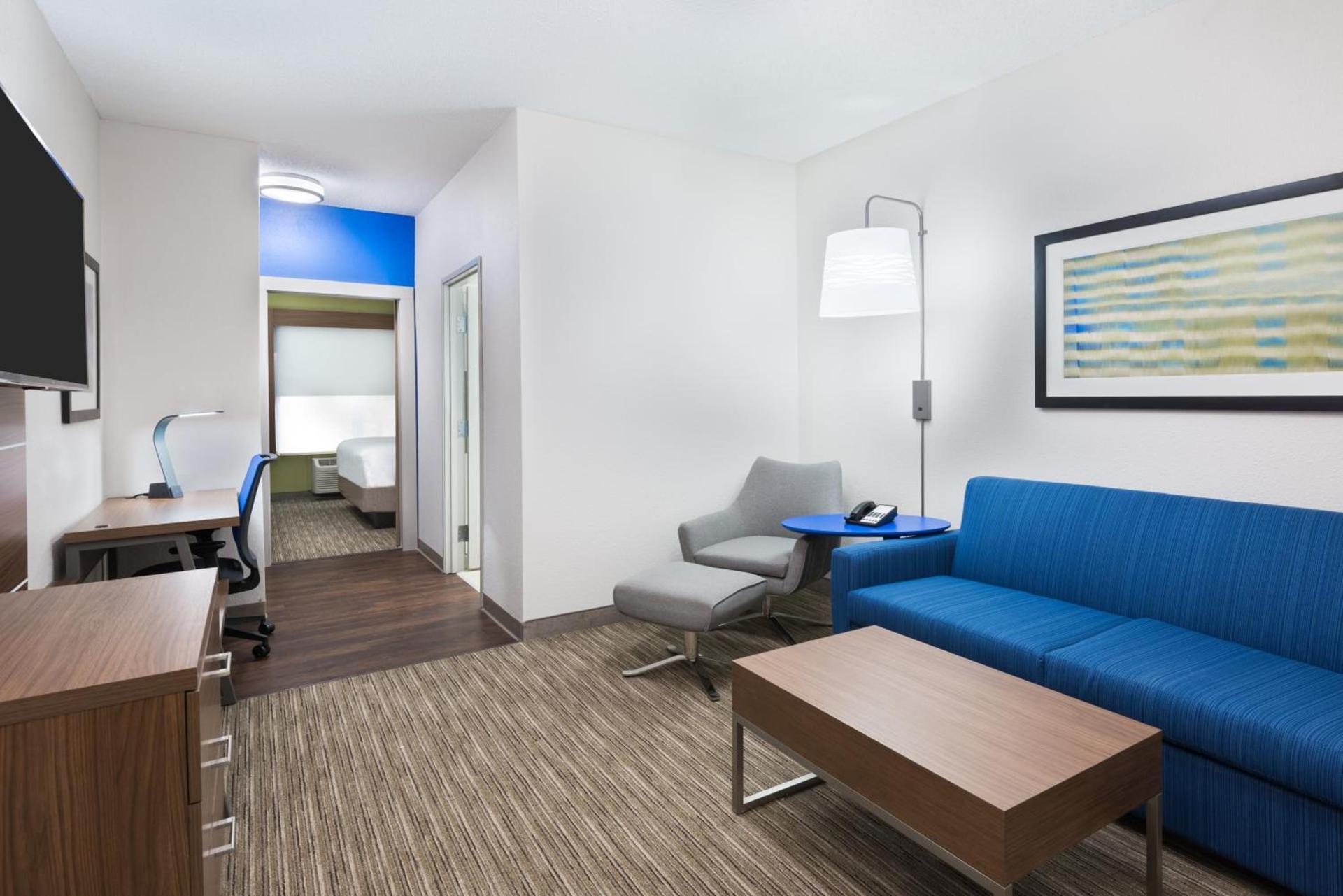 Holiday Inn Express & Suites - Columbus Airport East by IHG photo 8