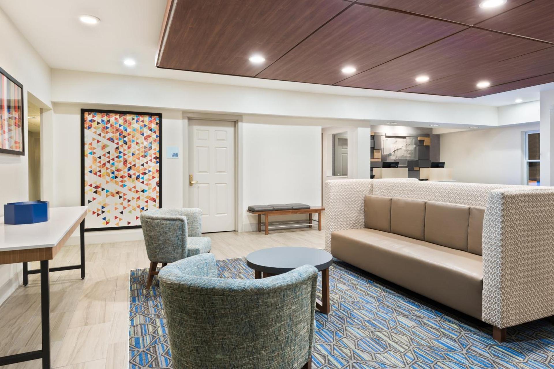 Holiday Inn Express & Suites - Columbus Airport East by IHG photo 40
