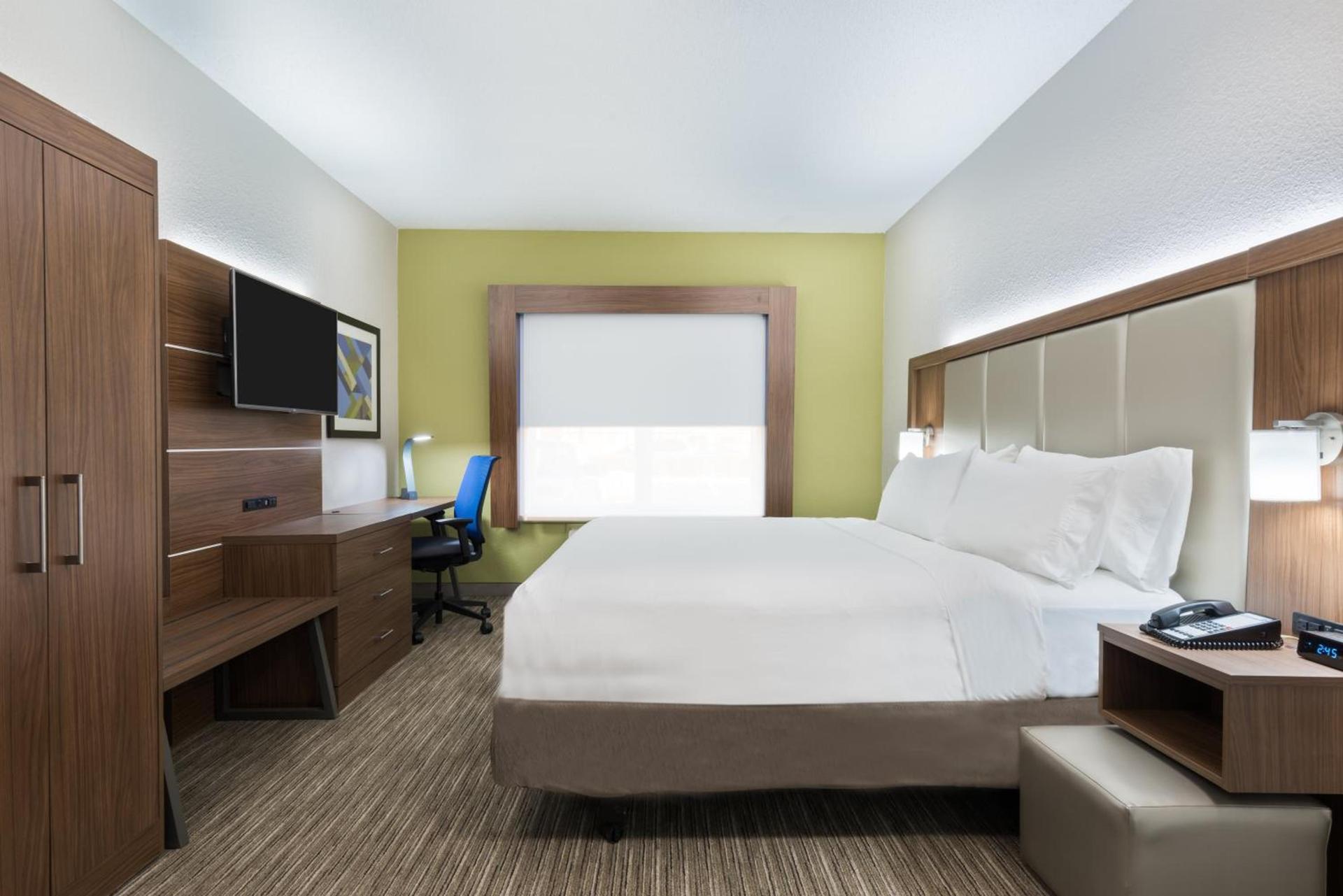 Holiday Inn Express & Suites - Columbus Airport East by IHG photo 45