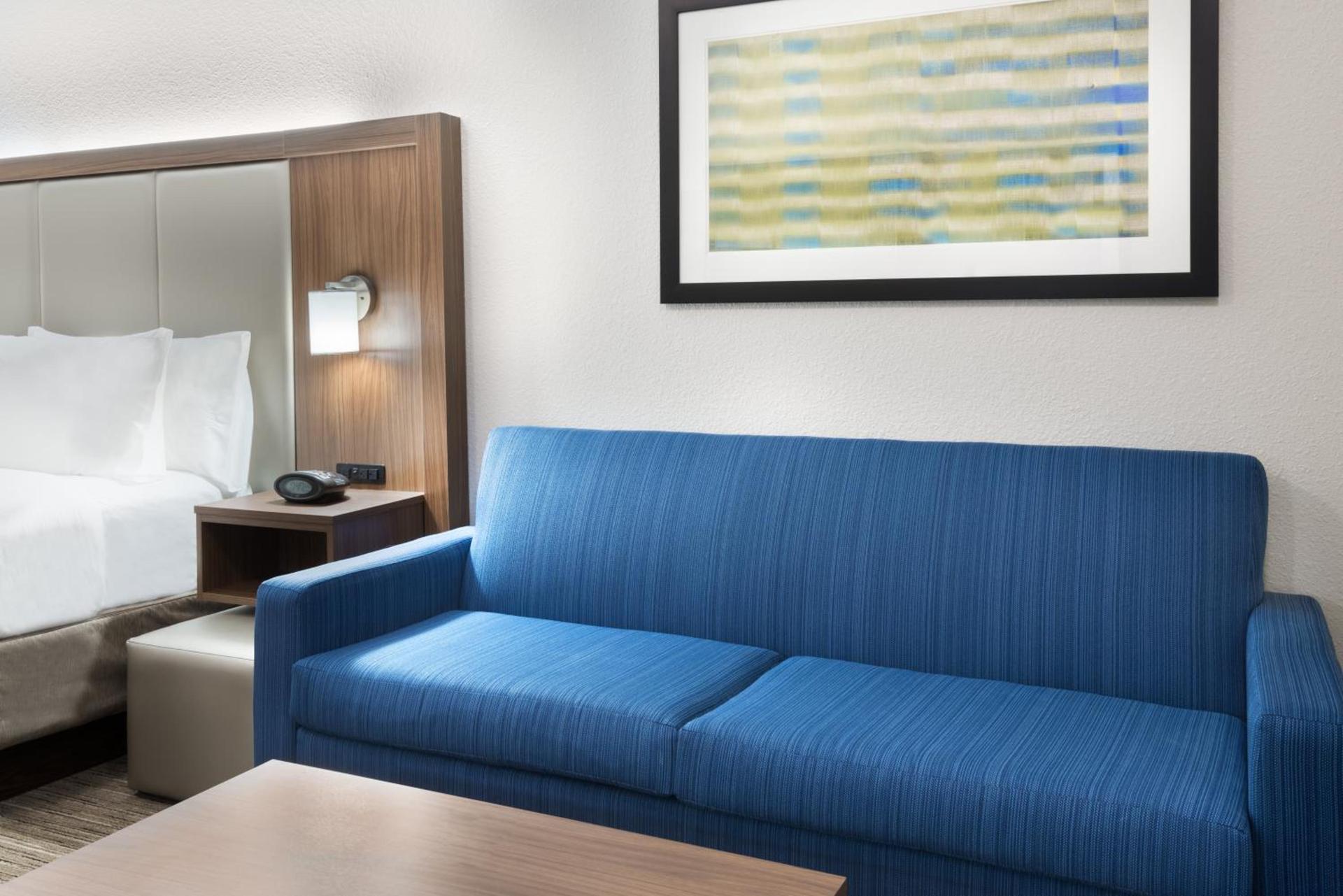 Holiday Inn Express & Suites - Columbus Airport East by IHG photo 26