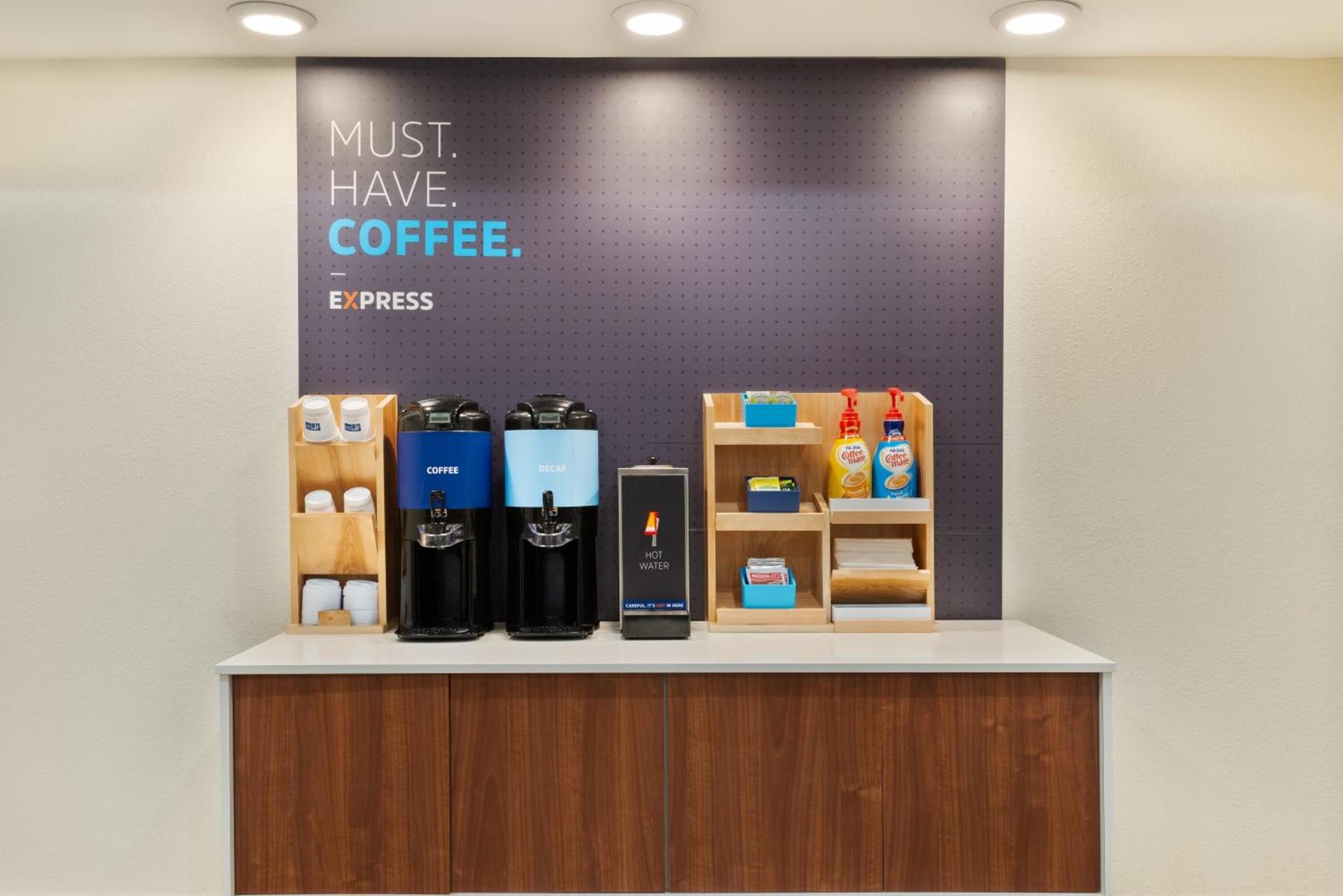 Holiday Inn Express & Suites - Columbus Airport East by IHG photo 10