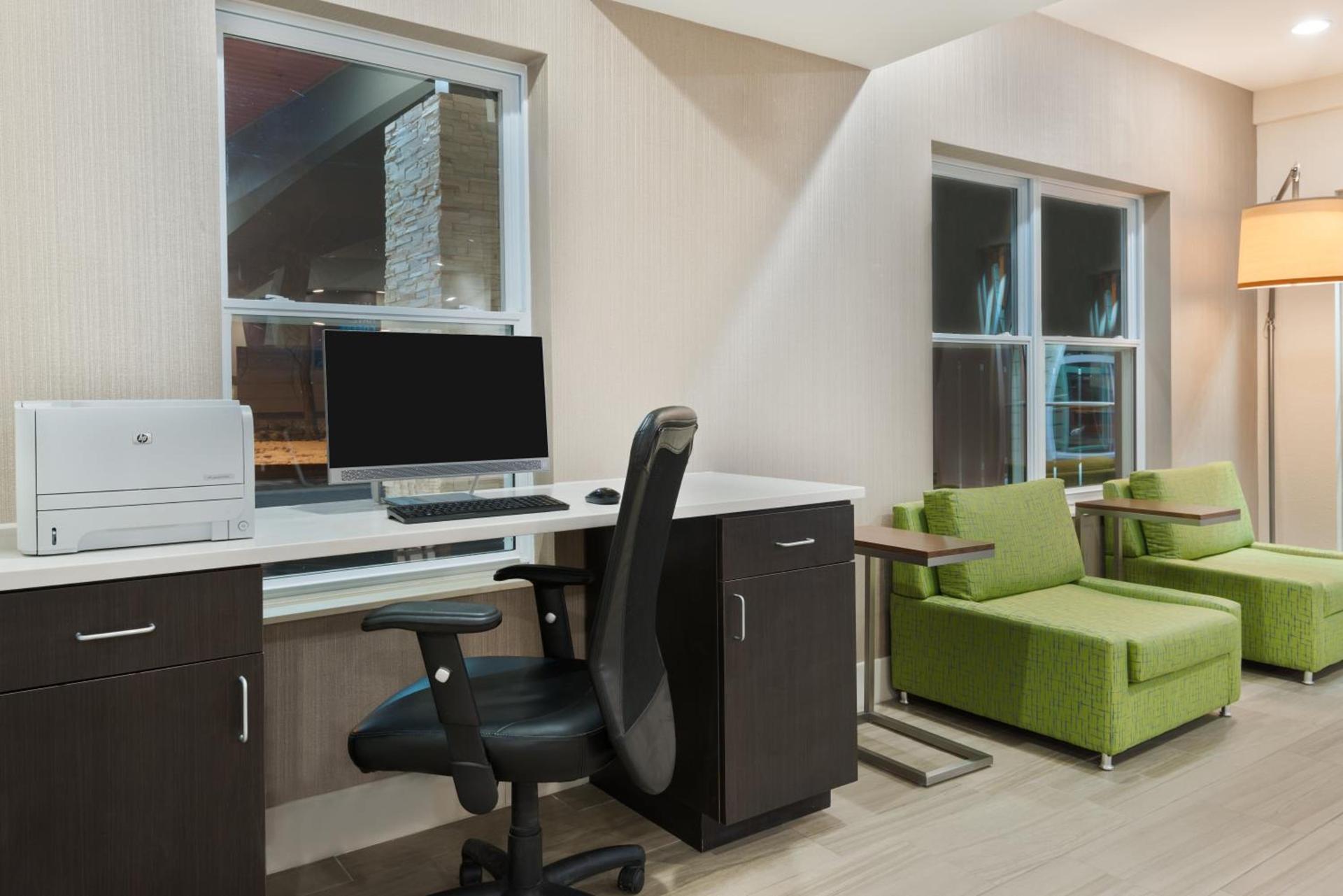 Holiday Inn Express & Suites - Columbus Airport East by IHG photo 42