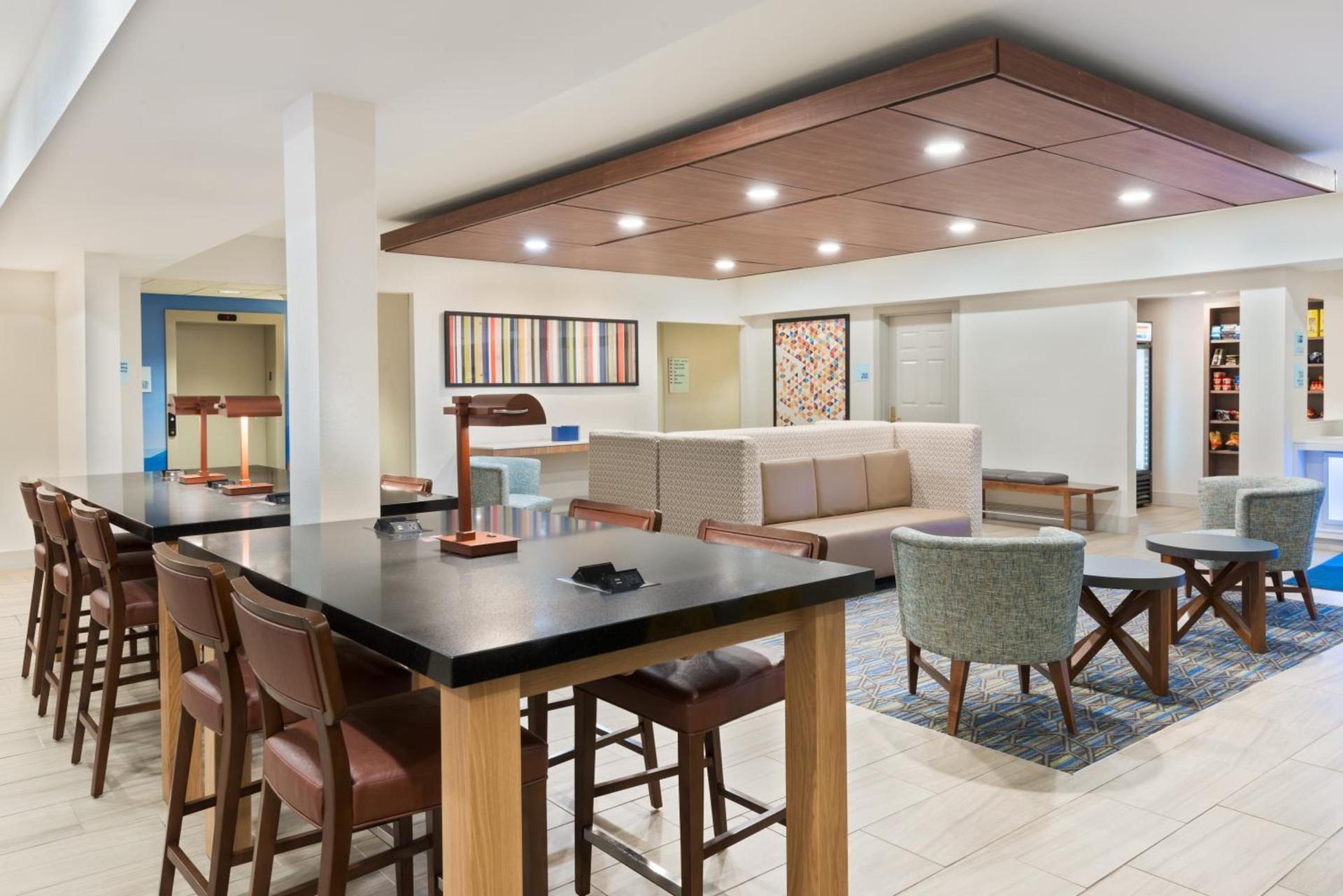 Holiday Inn Express & Suites - Columbus Airport East by IHG photo 51