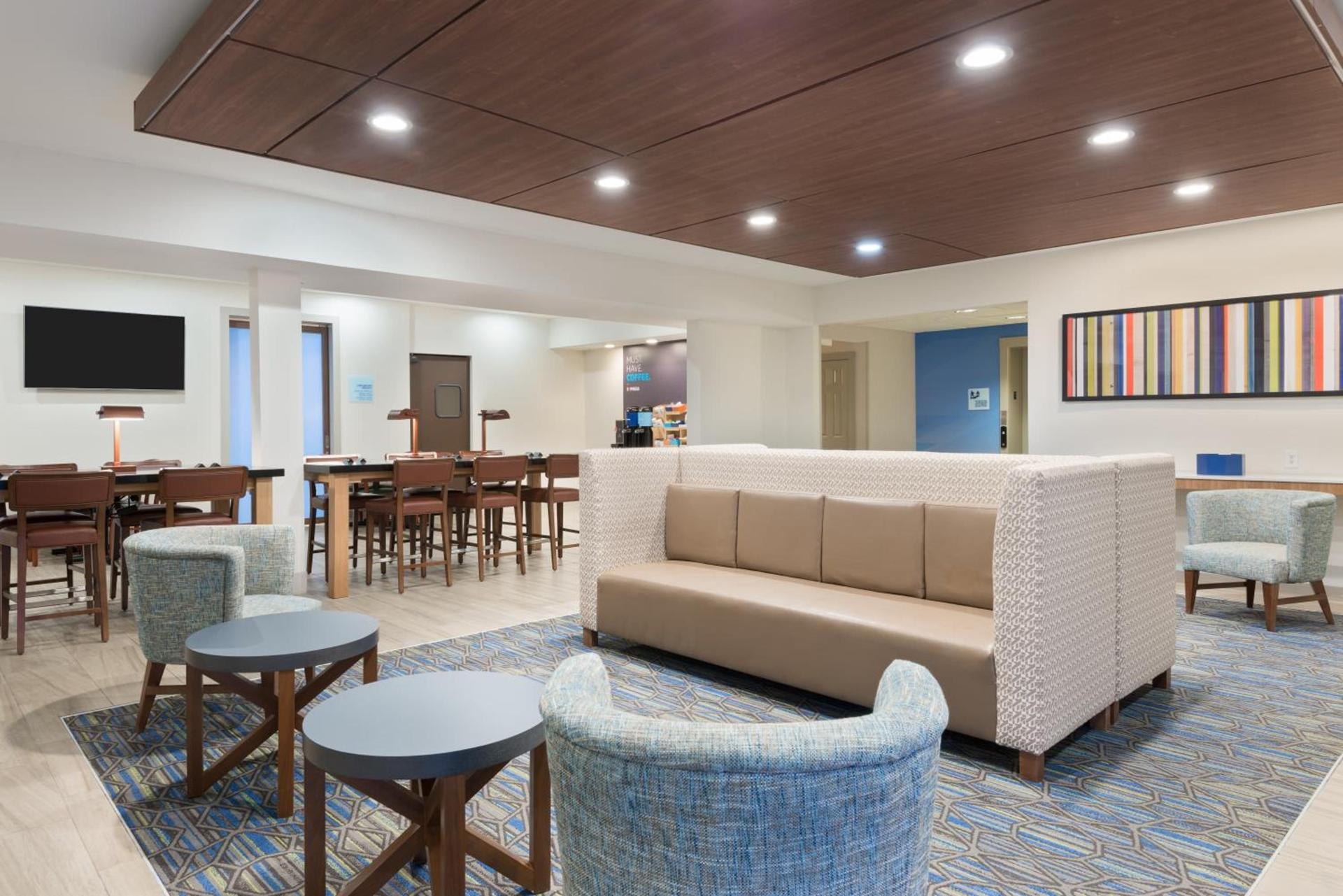 Holiday Inn Express & Suites - Columbus Airport East by IHG photo 35