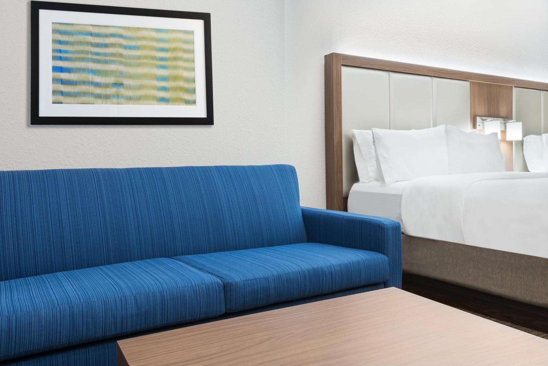 Holiday Inn Express & Suites - Columbus Airport East by IHG photo 31