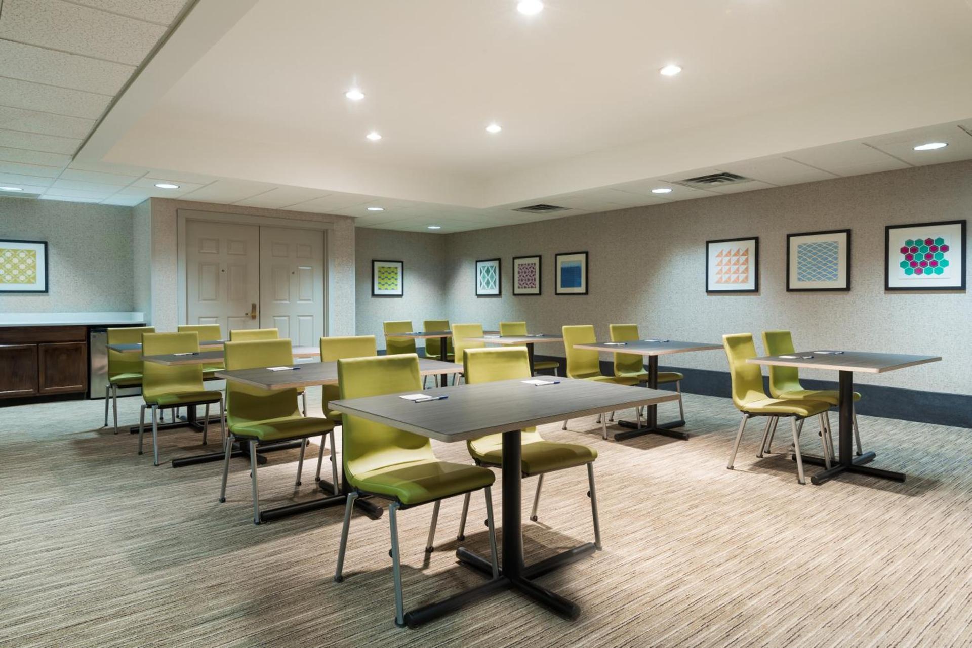 Holiday Inn Express & Suites - Columbus Airport East by IHG photo 39