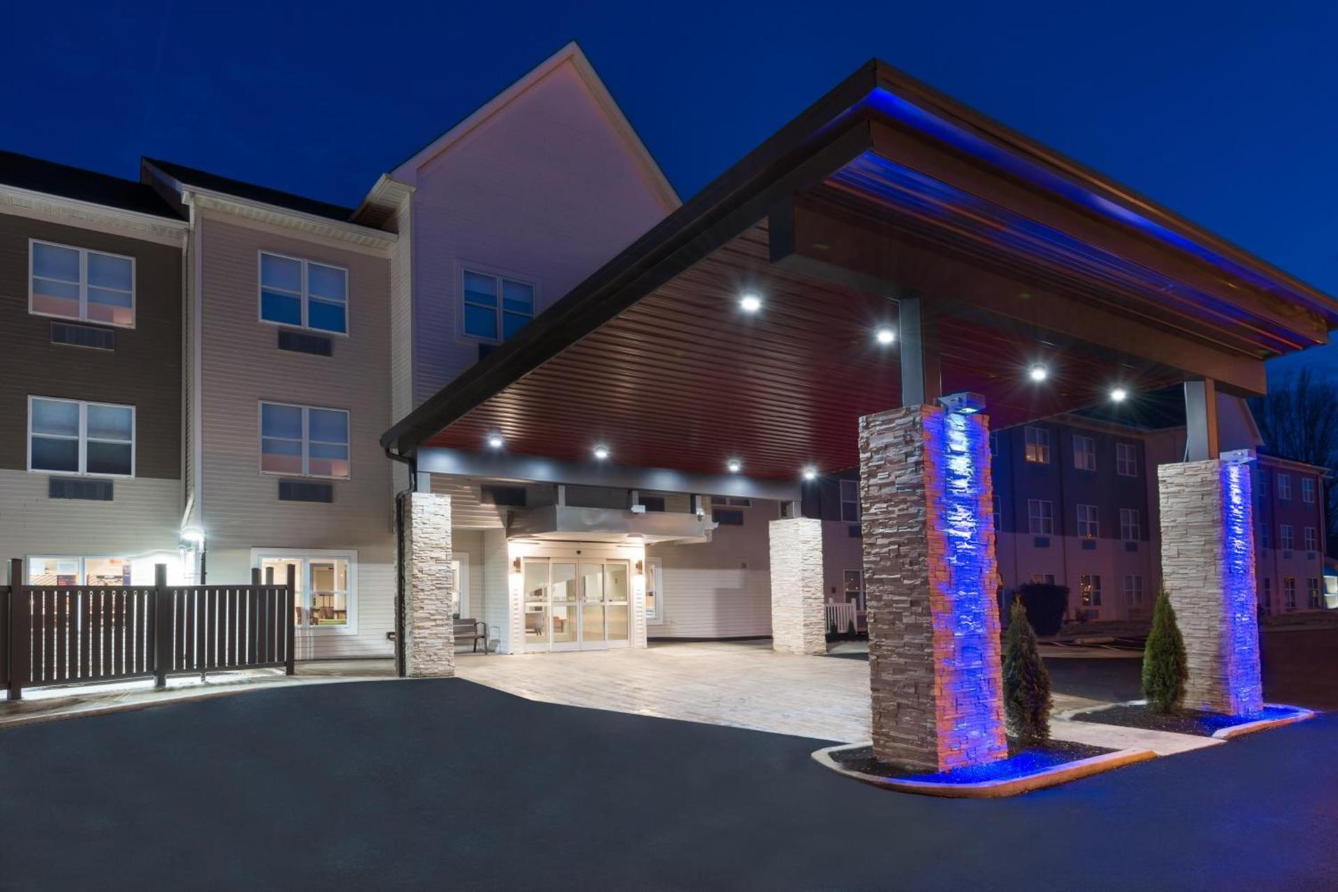 Holiday Inn Express & Suites - Columbus Airport East by IHG photo 38