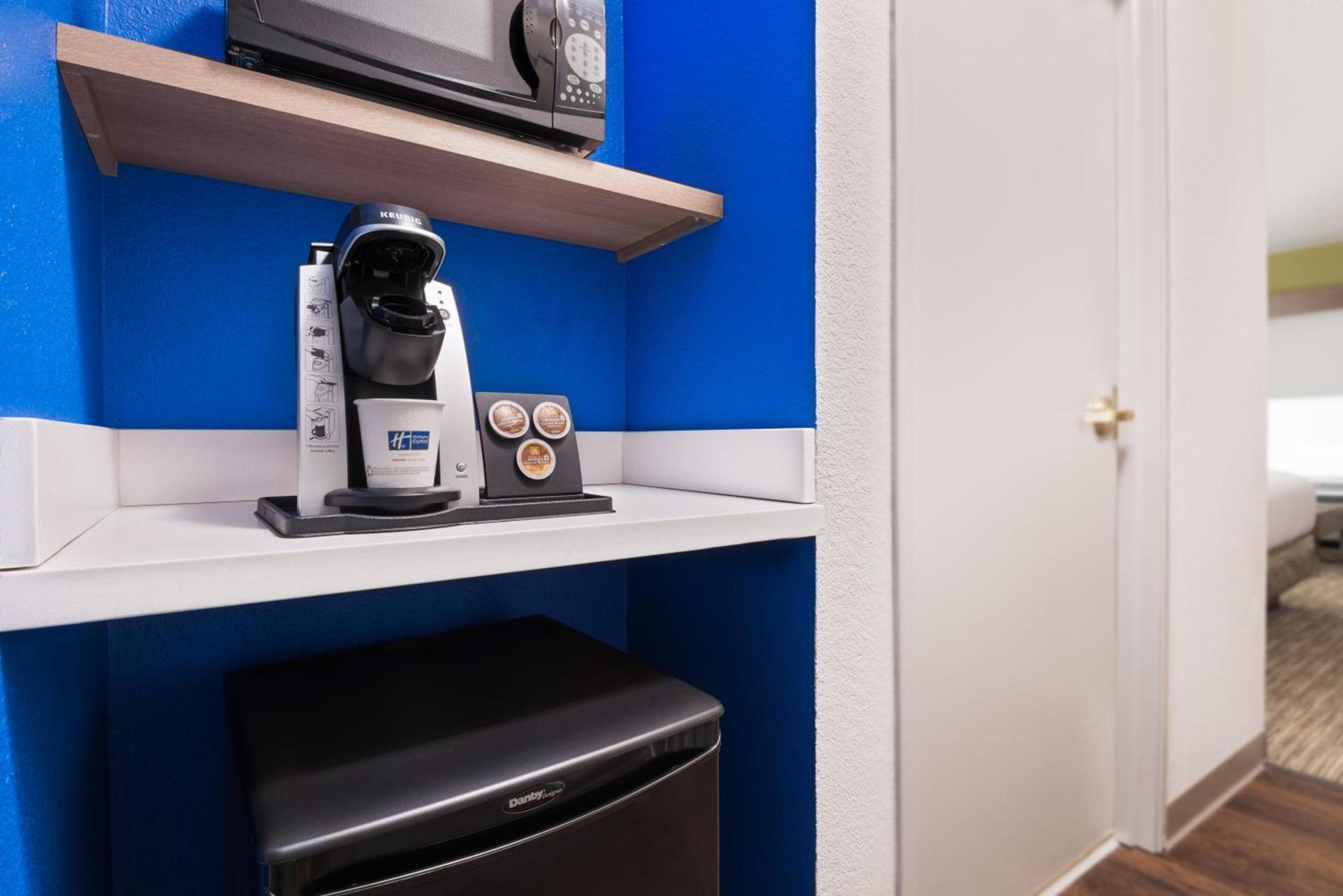 Holiday Inn Express & Suites - Columbus Airport East by IHG photo 28