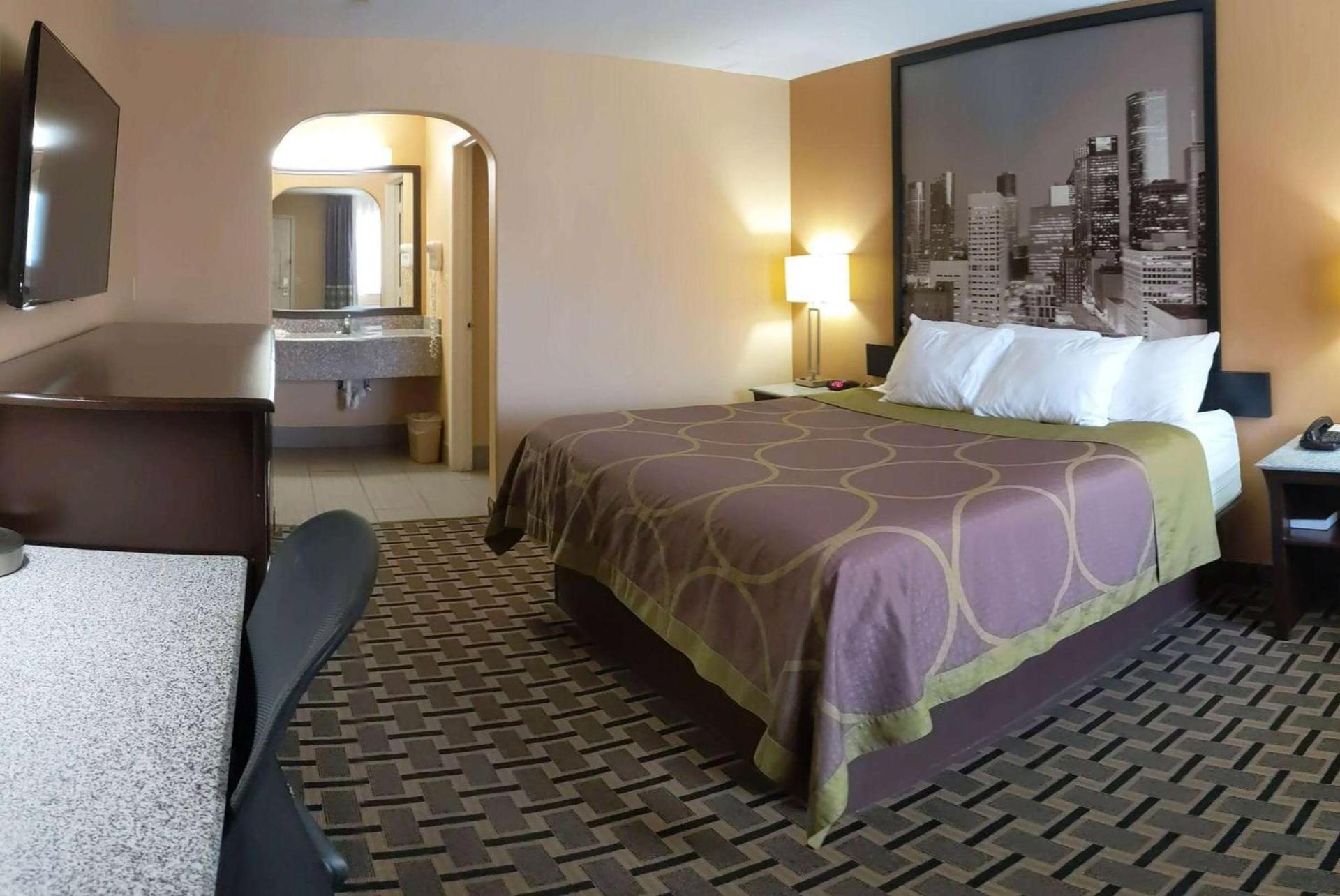 Super 8 by Wyndham Houston/Willowbrook Hwy 249 photo 26