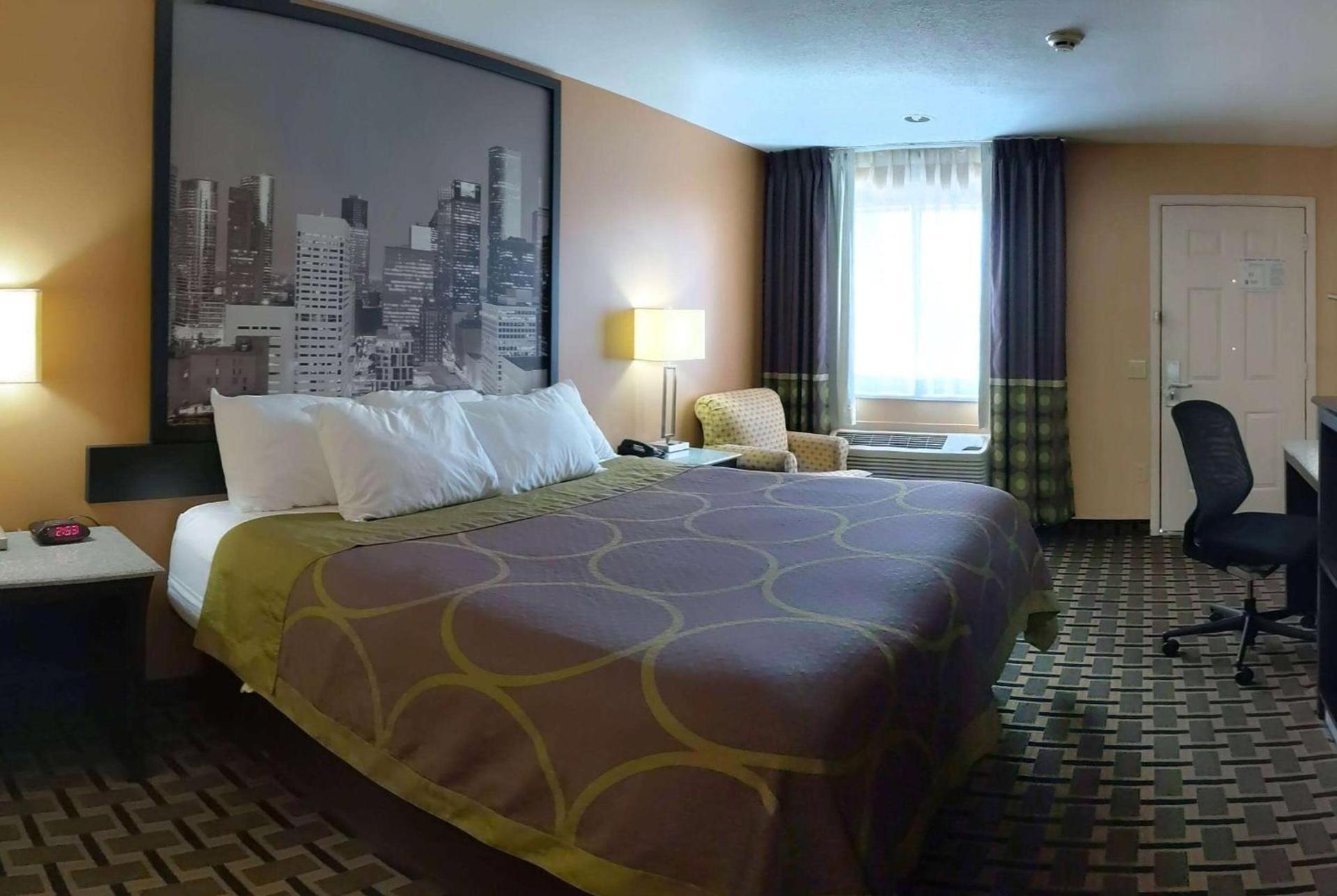 Super 8 by Wyndham Houston/Willowbrook Hwy 249 photo 27