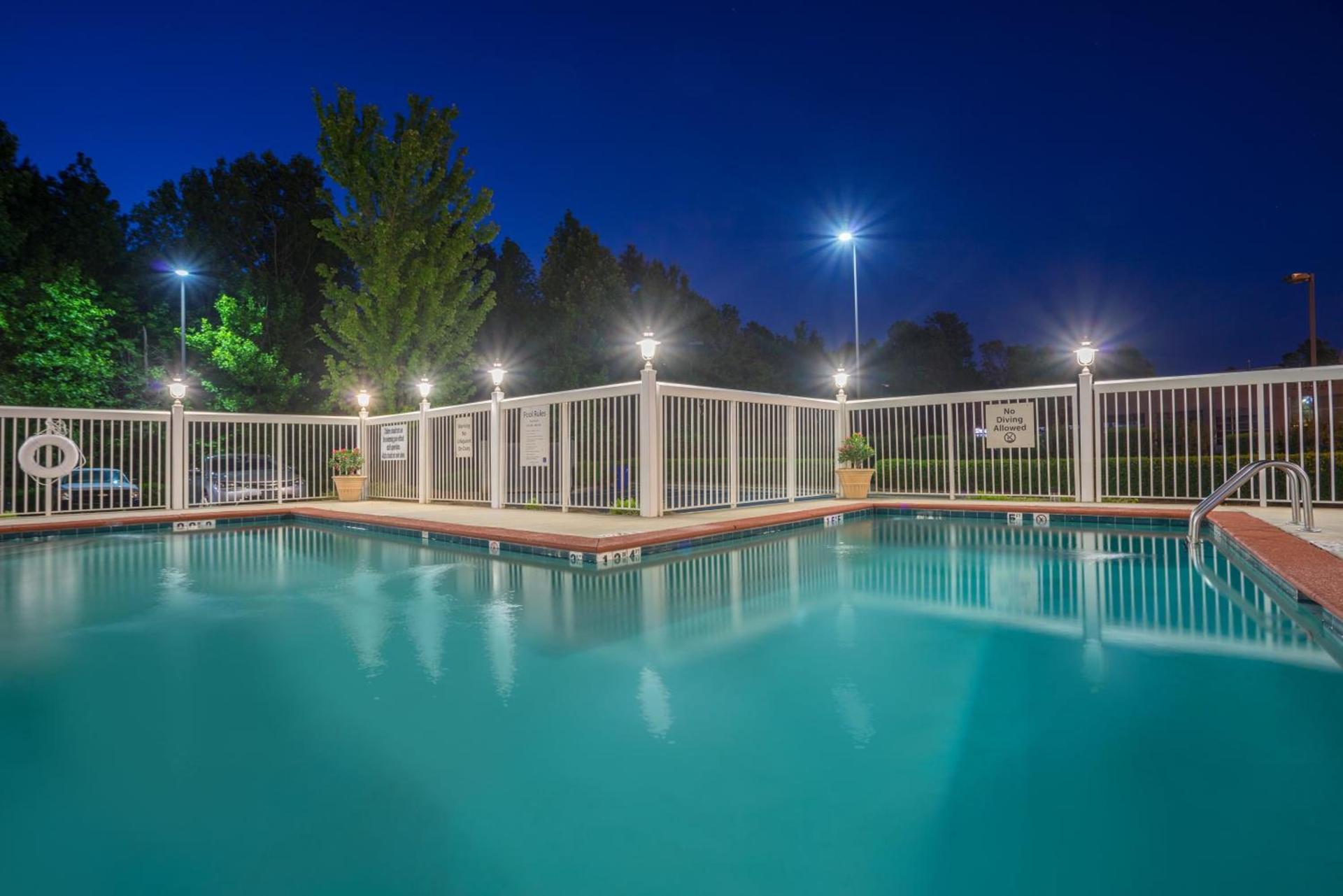 Comfort Suites near Birkdale Village- Huntersville photo 31