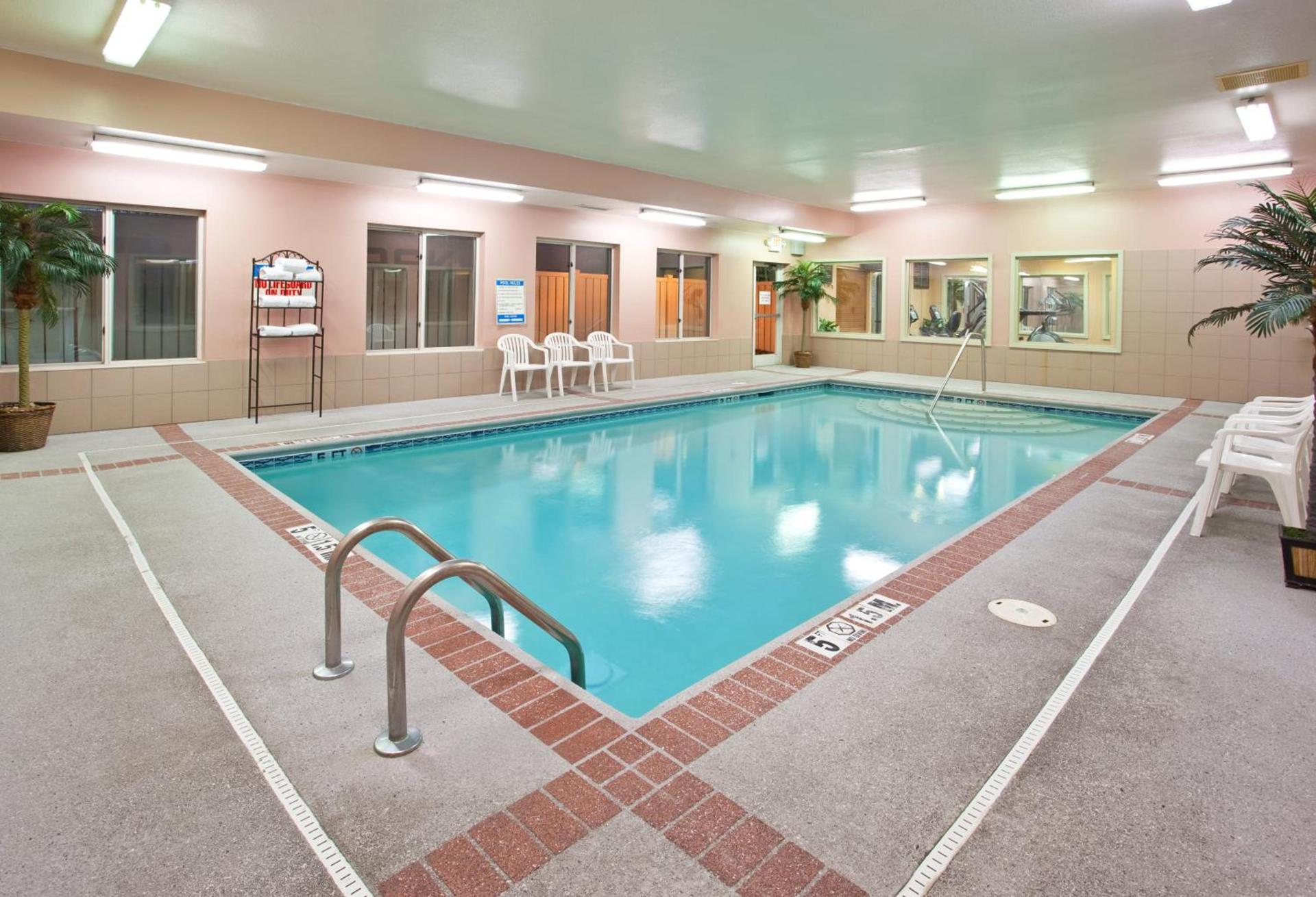 Holiday Inn Express Hotel & Suites Cincinnati-Blue Ash by IHG photo 82