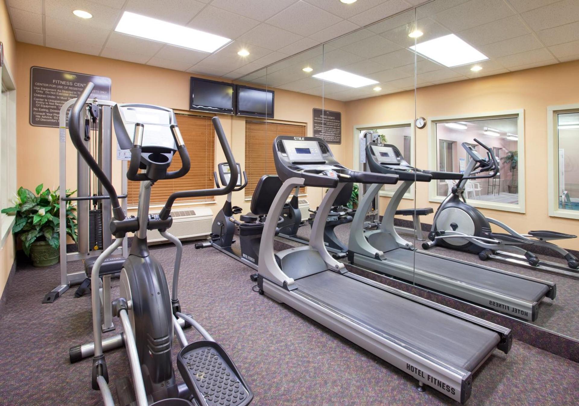 Holiday Inn Express Hotel & Suites Cincinnati-Blue Ash by IHG photo 44