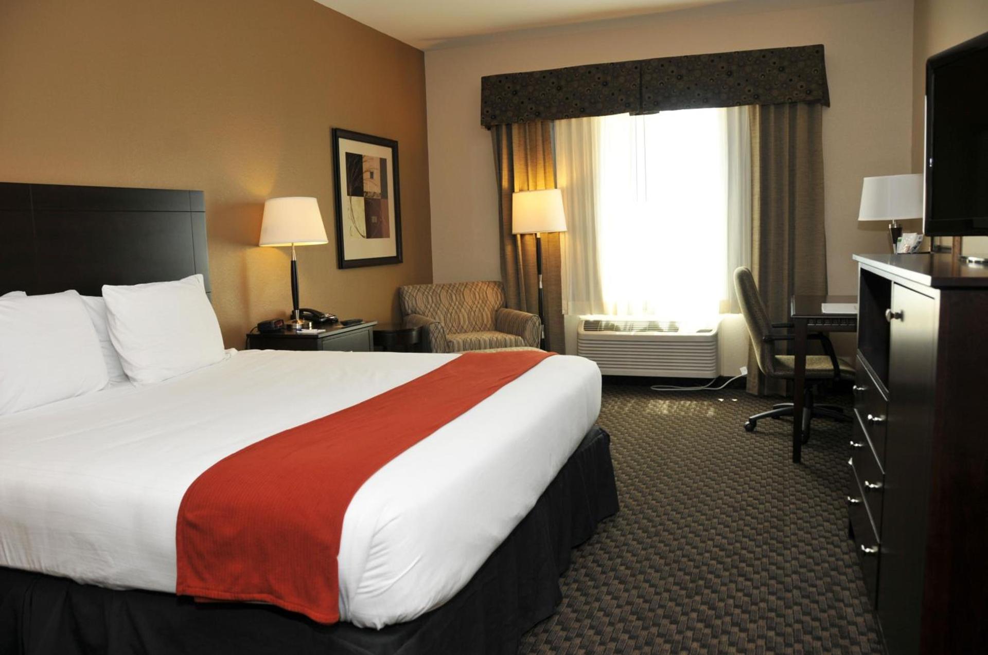 Holiday Inn Express & Suites Clinton by IHG photo 20