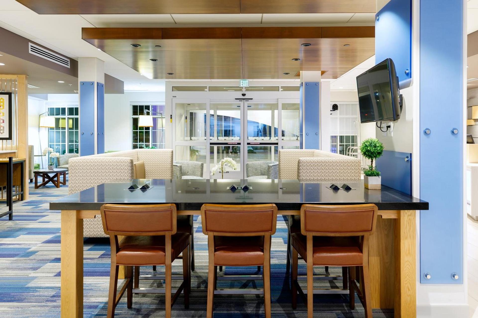 Holiday Inn Express & Suites - Sturbridge by IHG photo 4