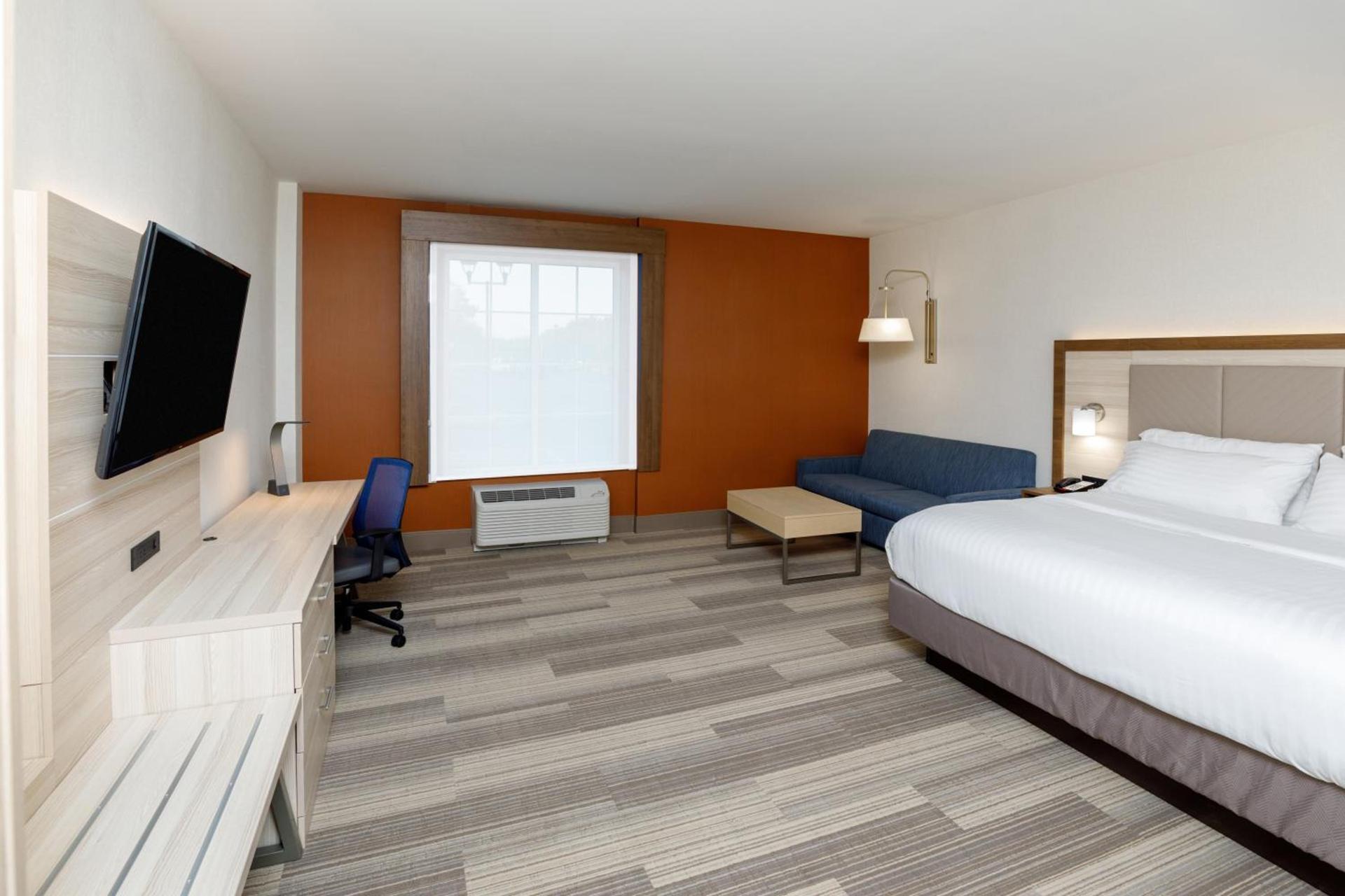 Holiday Inn Express & Suites - Sturbridge by IHG photo 40