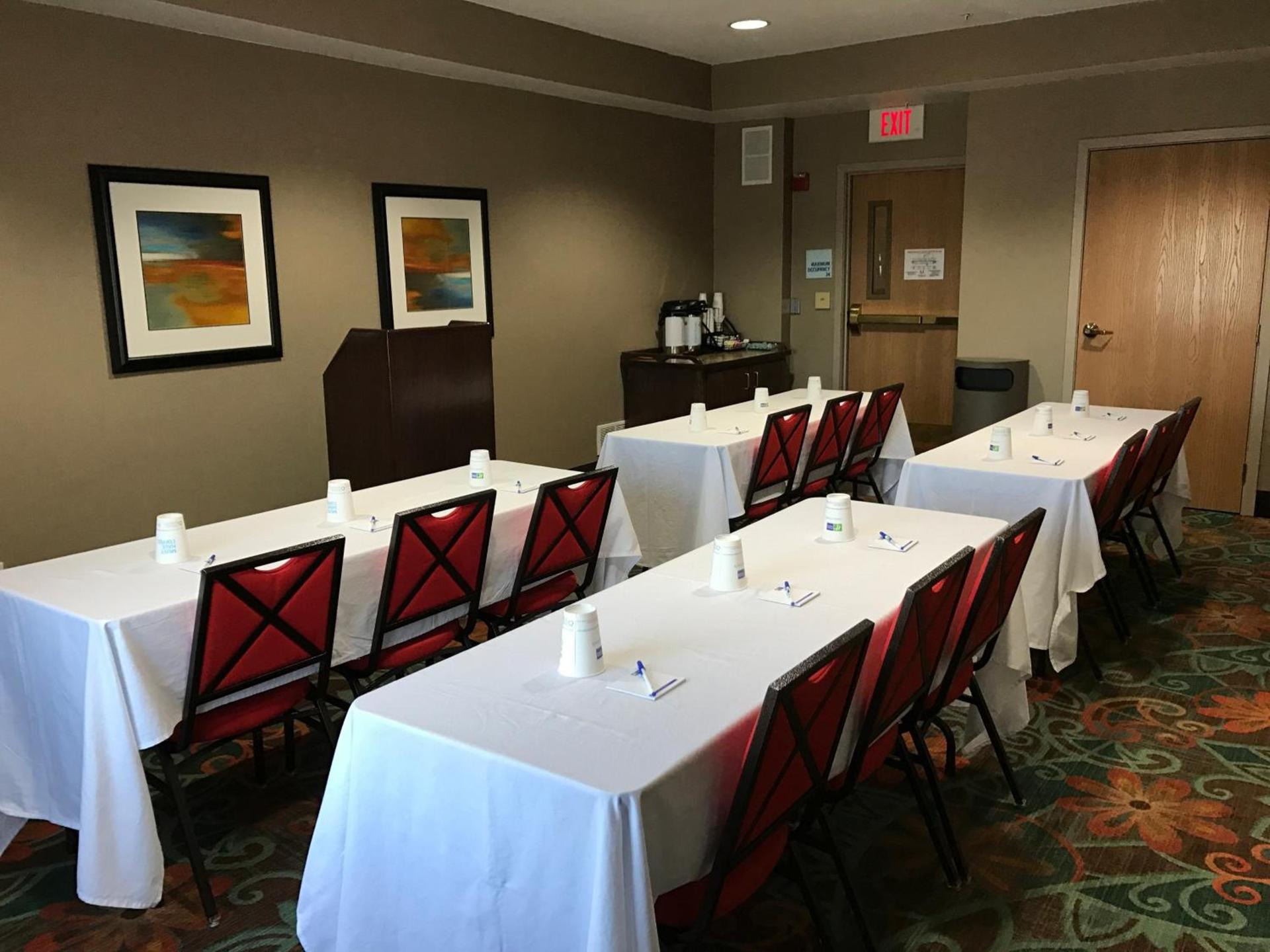 Holiday Inn Express and Suites St. Cloud by IHG photo 64