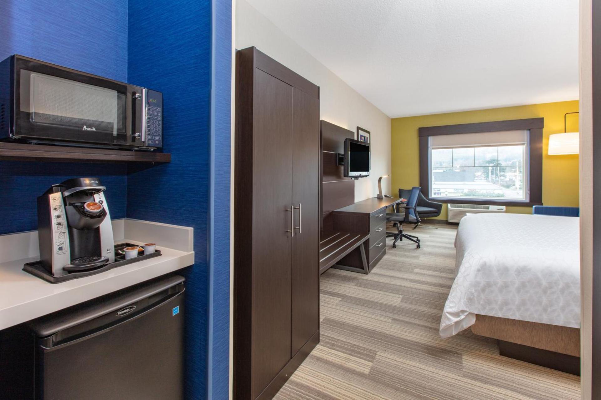 Holiday Inn Express Hotel & Suites Seaside Convention Center by IHG photo 62