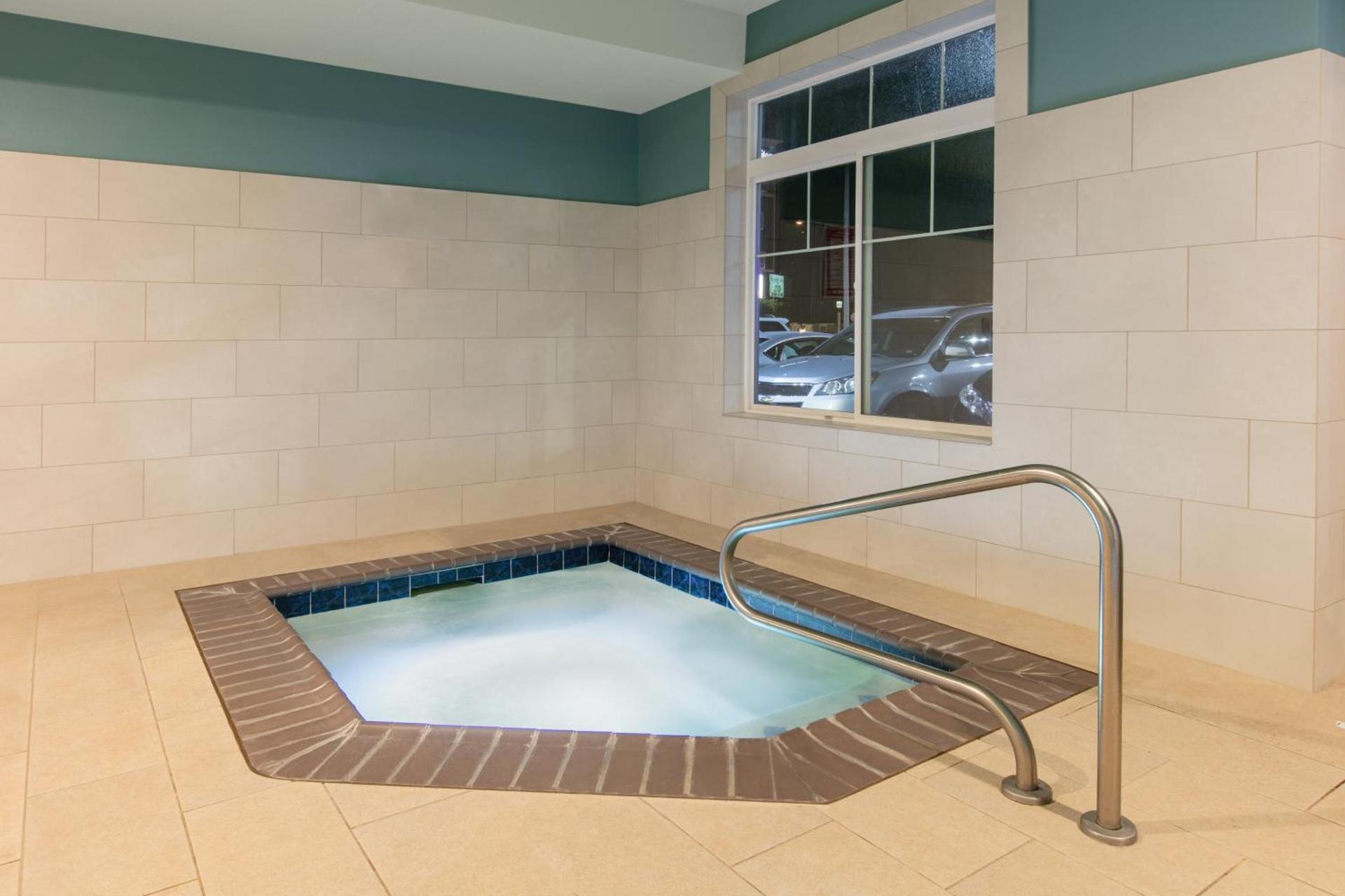 Holiday Inn Express Hotel & Suites Seaside Convention Center by IHG photo 13
