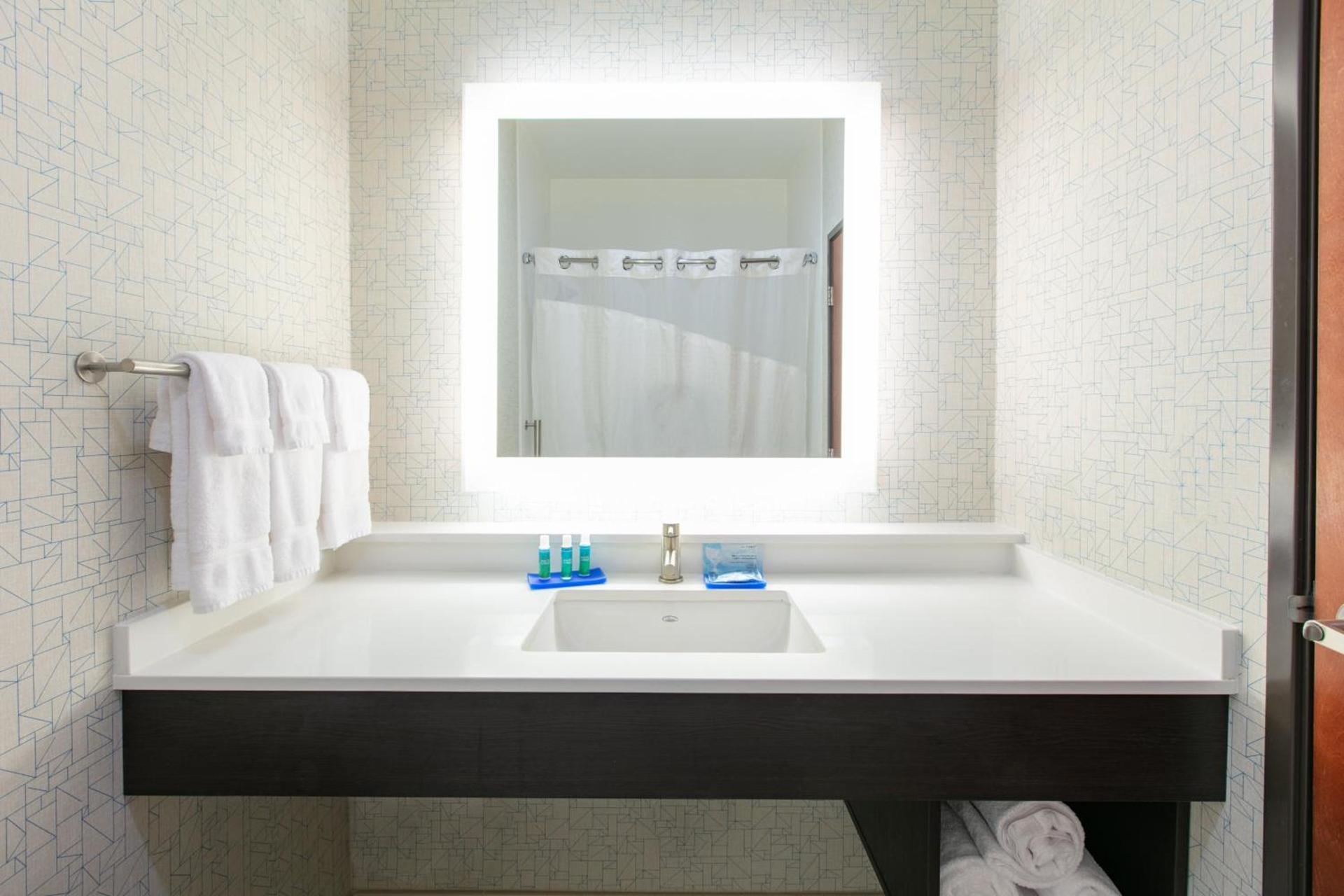 Holiday Inn Express Hotel & Suites Seaside Convention Center by IHG photo 29