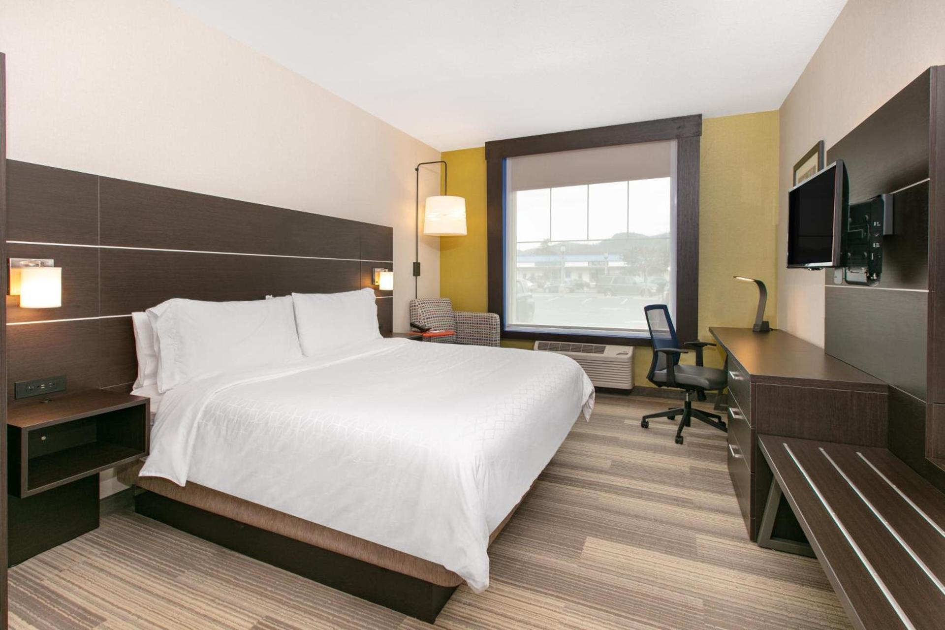 Holiday Inn Express Hotel & Suites Seaside Convention Center by IHG photo 48