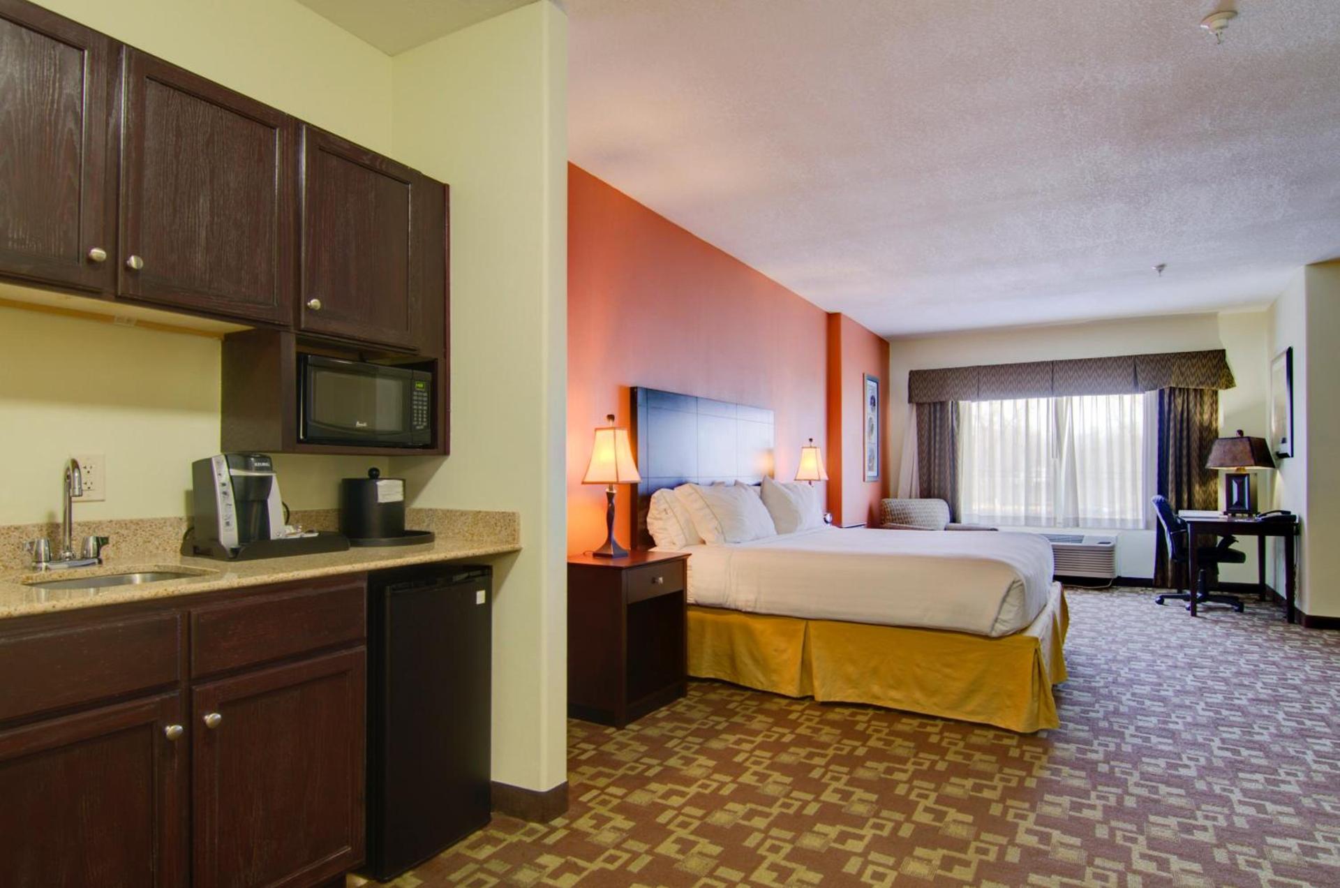 Holiday Inn Express Hotel & Suites Kansas City Sports Complex by IHG photo 32