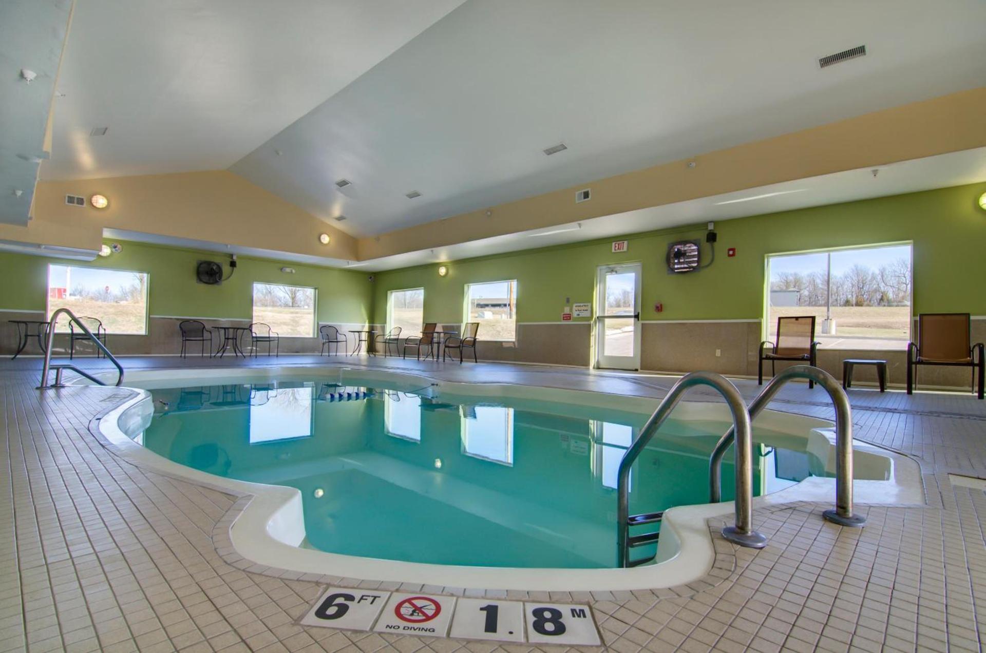 Holiday Inn Express Hotel & Suites Kansas City Sports Complex by IHG photo 6