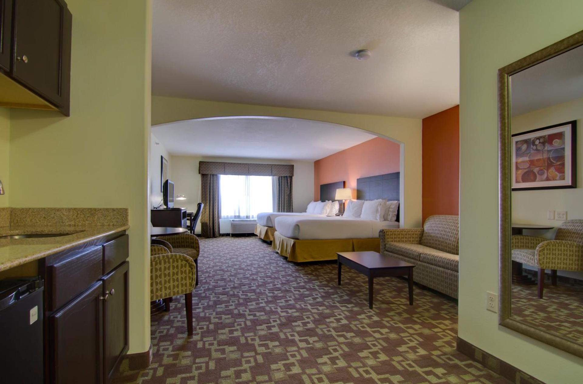 Holiday Inn Express Hotel & Suites Kansas City Sports Complex by IHG photo 57